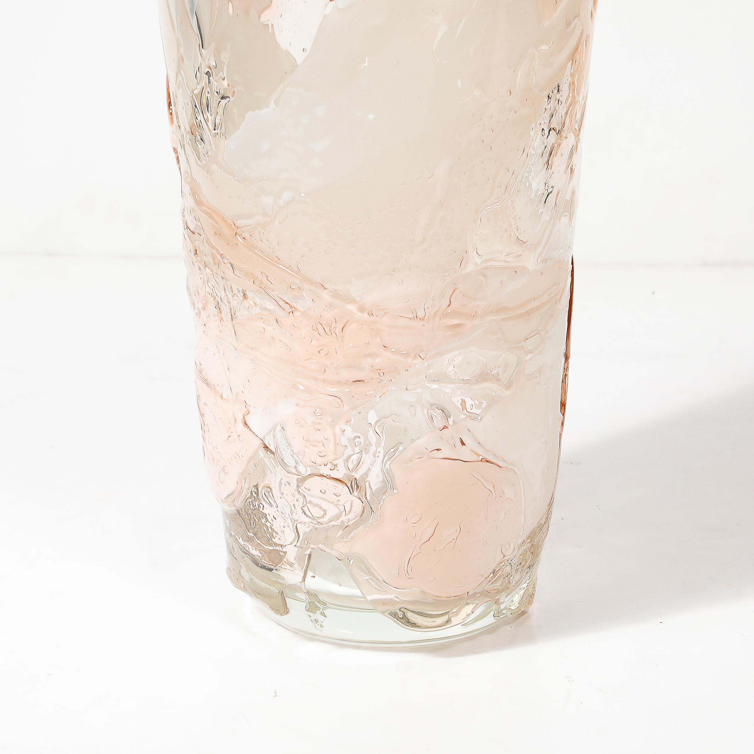 Vase moderniste en verre de Murano soufflé à la main dans des teintes abstraites et texturées de blanc et d'abricot Excellent état - En vente à New York, NY