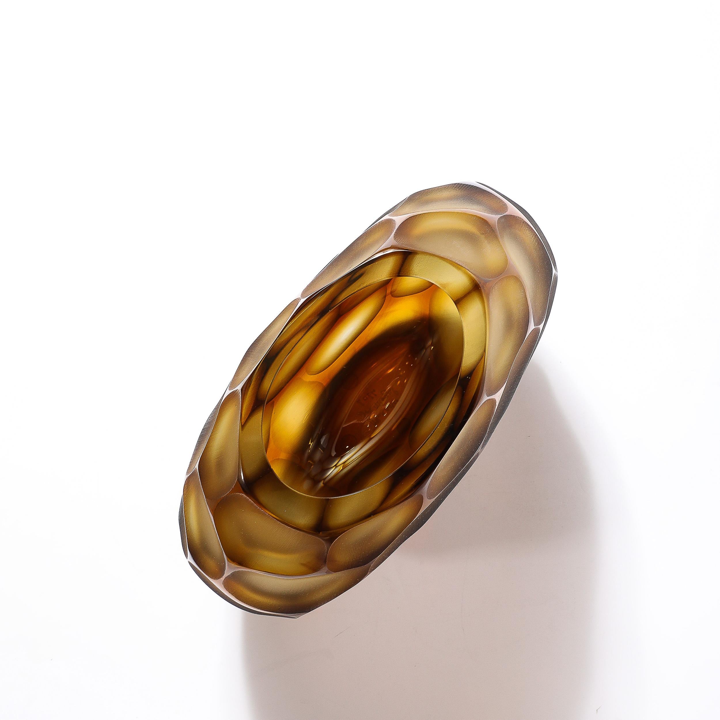 Vase moderniste en verre de Murano soufflé à la main en ambre avec détails Battuto en vente 5