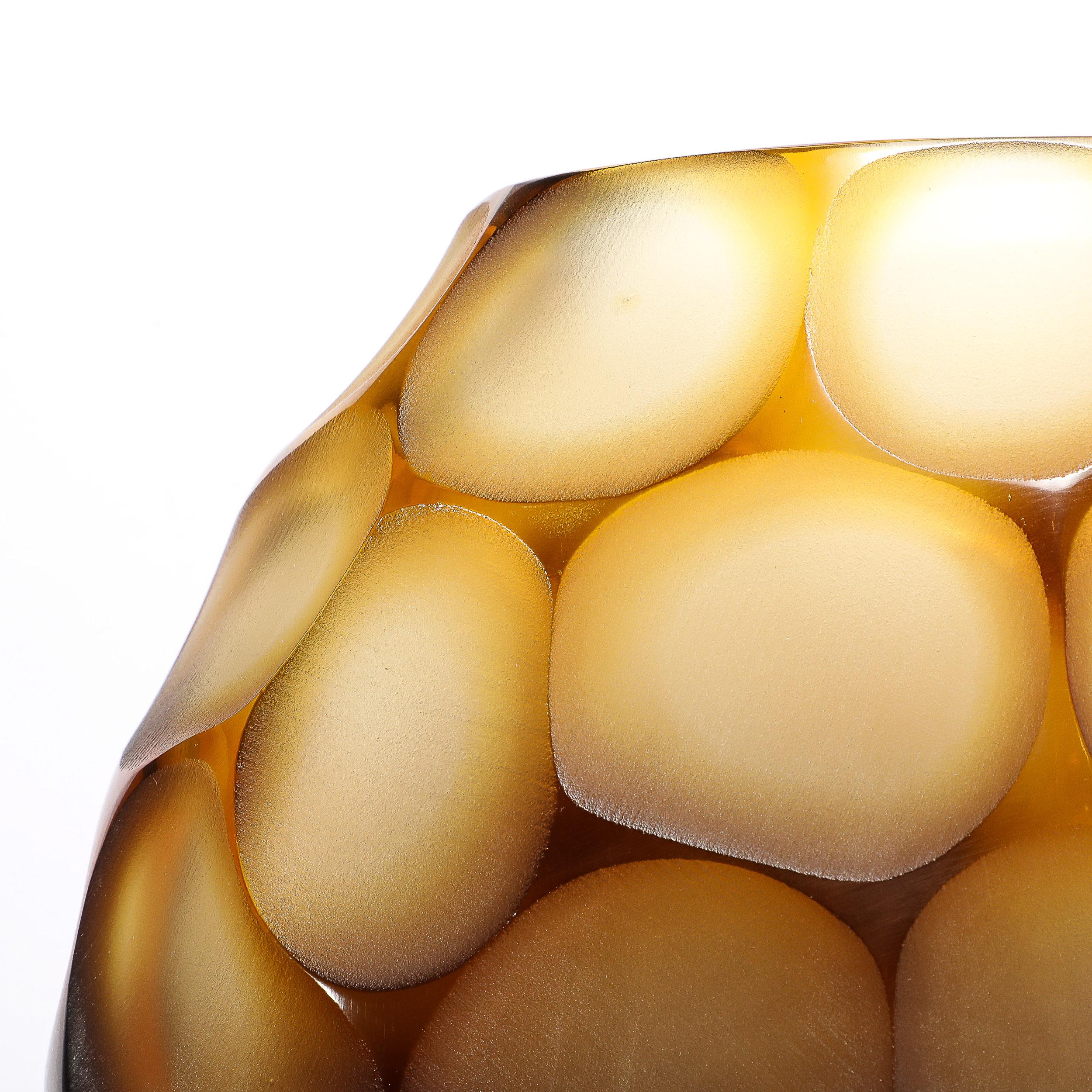 Vase moderniste en verre de Murano soufflé à la main en ambre avec détails Battuto en vente 6