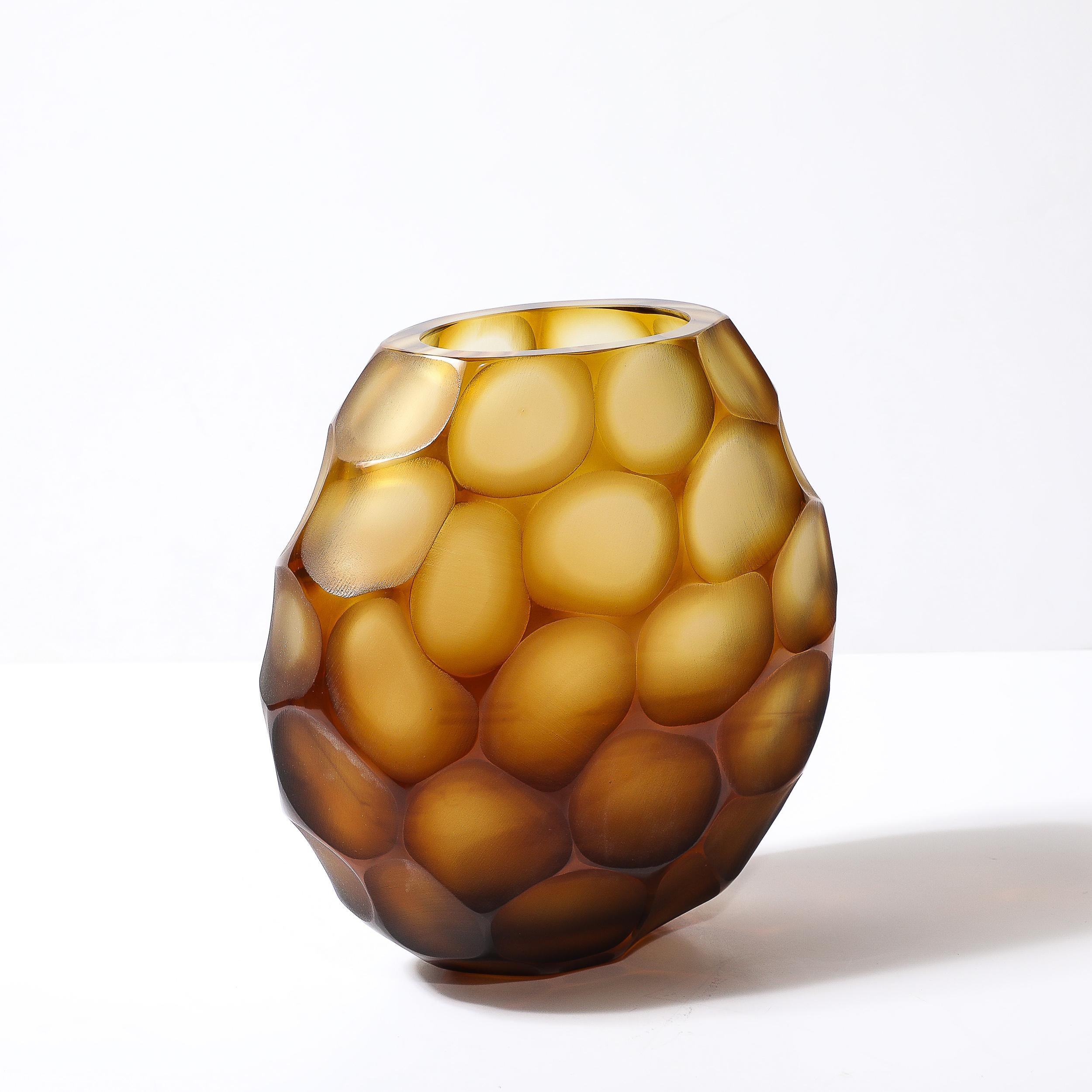 Vase moderniste en verre de Murano soufflé à la main en ambre avec détails Battuto Neuf - En vente à New York, NY