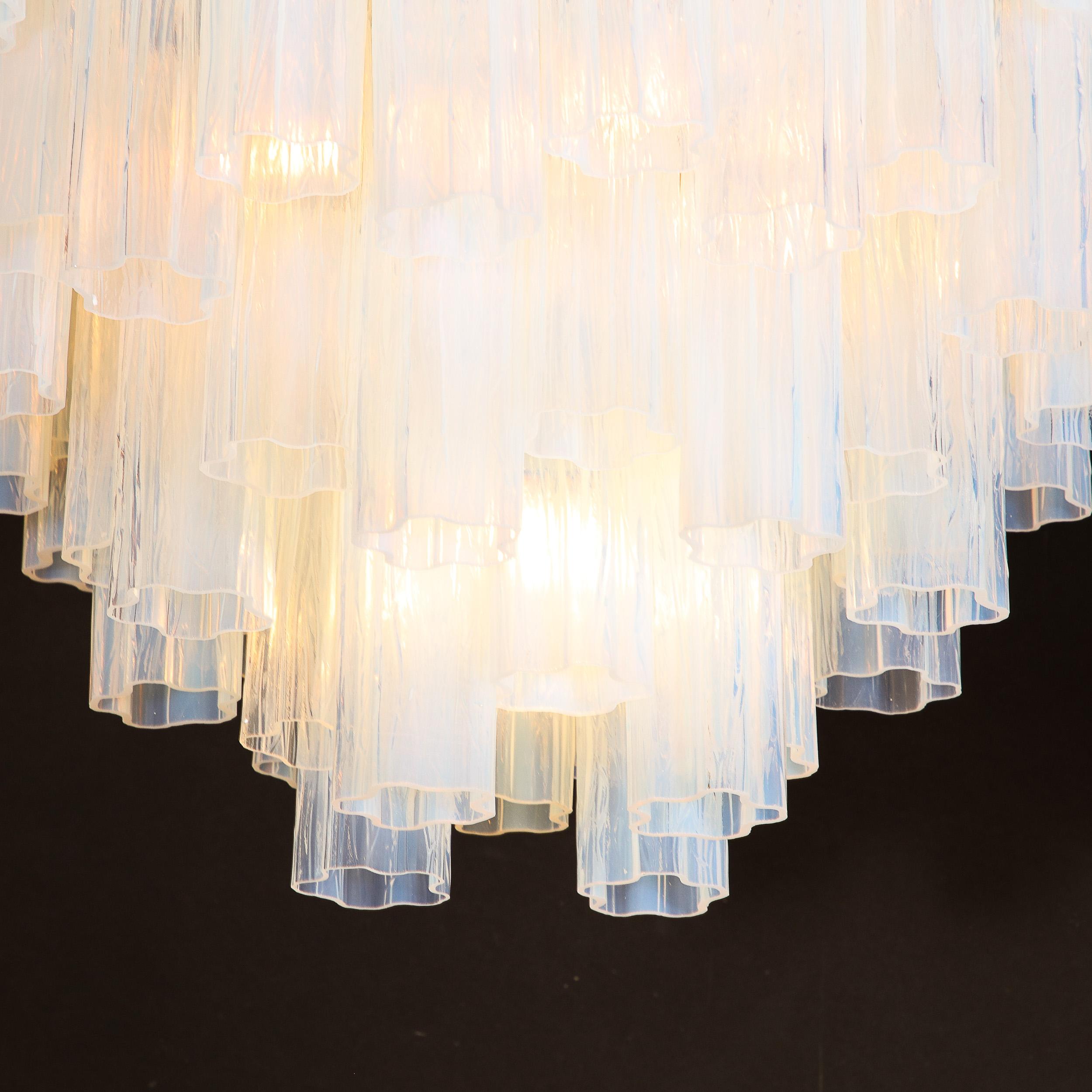 Lampadario modernista di Murano soffiato a mano in vetro opalescente a quattro livelli Tronchi In condizioni ottime in vendita a New York, NY