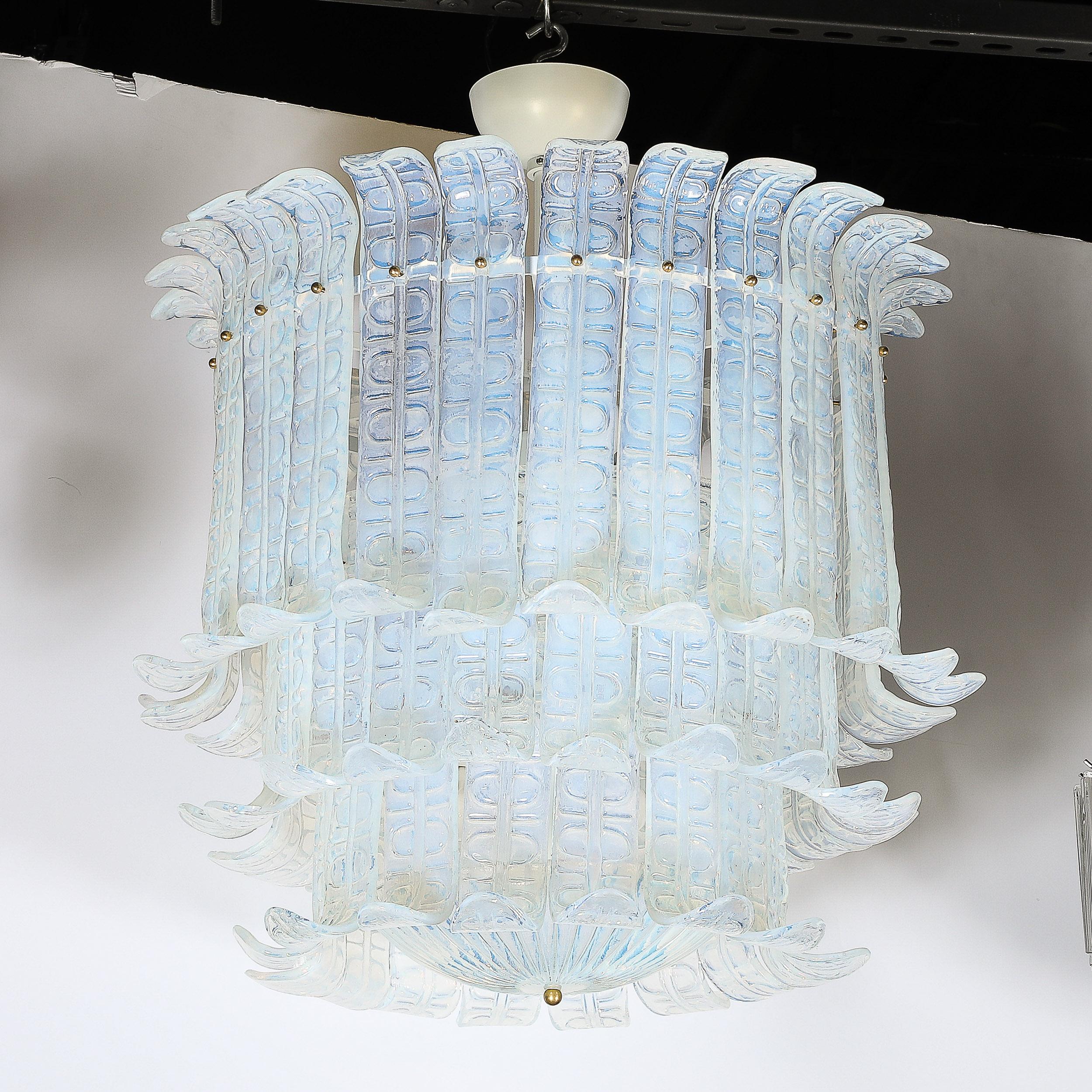 Lustre moderniste à 3 niveaux en verre texturé moulé opalescent de Murano soufflé à la main en vente 4