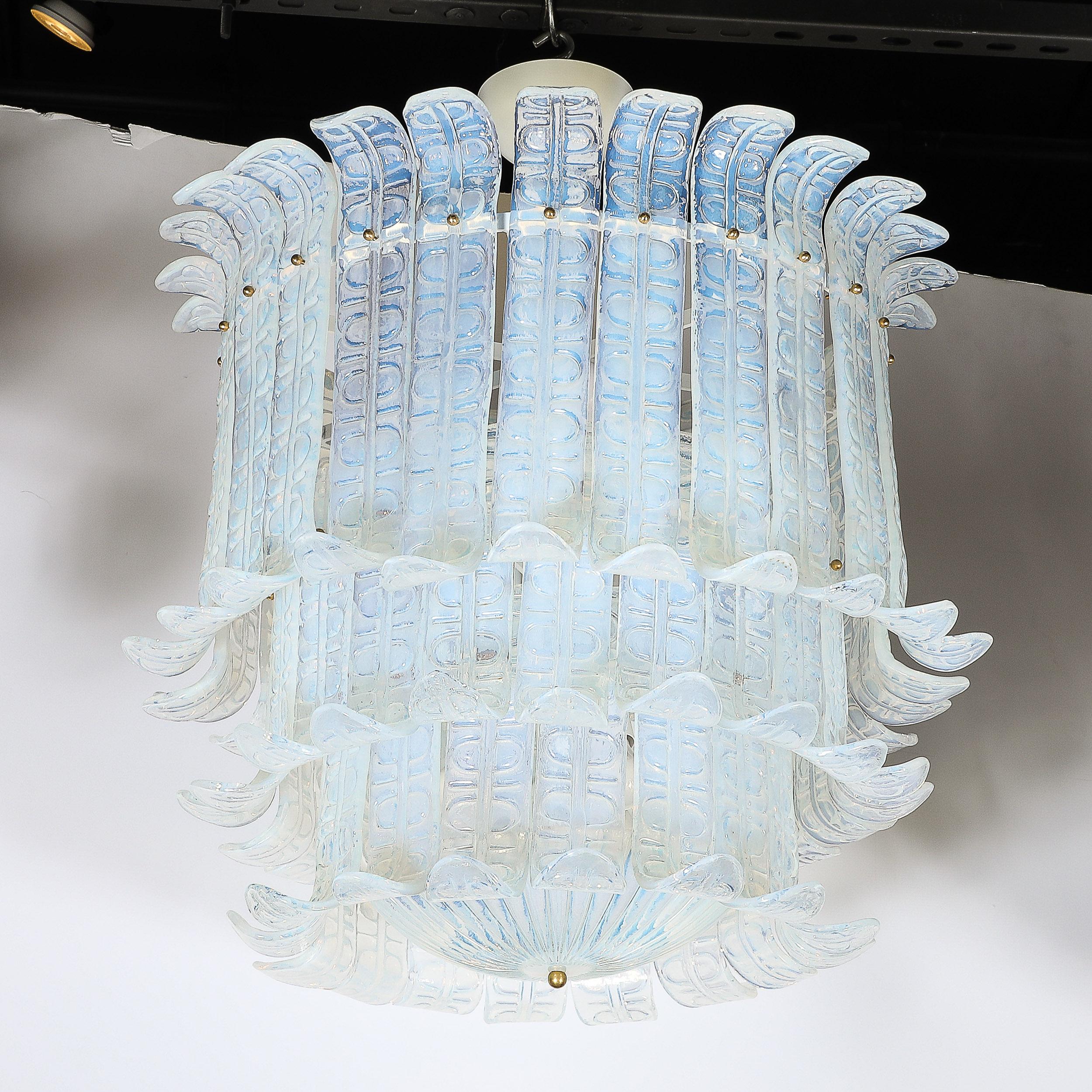 Lustre moderniste à 3 niveaux en verre texturé moulé opalescent de Murano soufflé à la main en vente 5