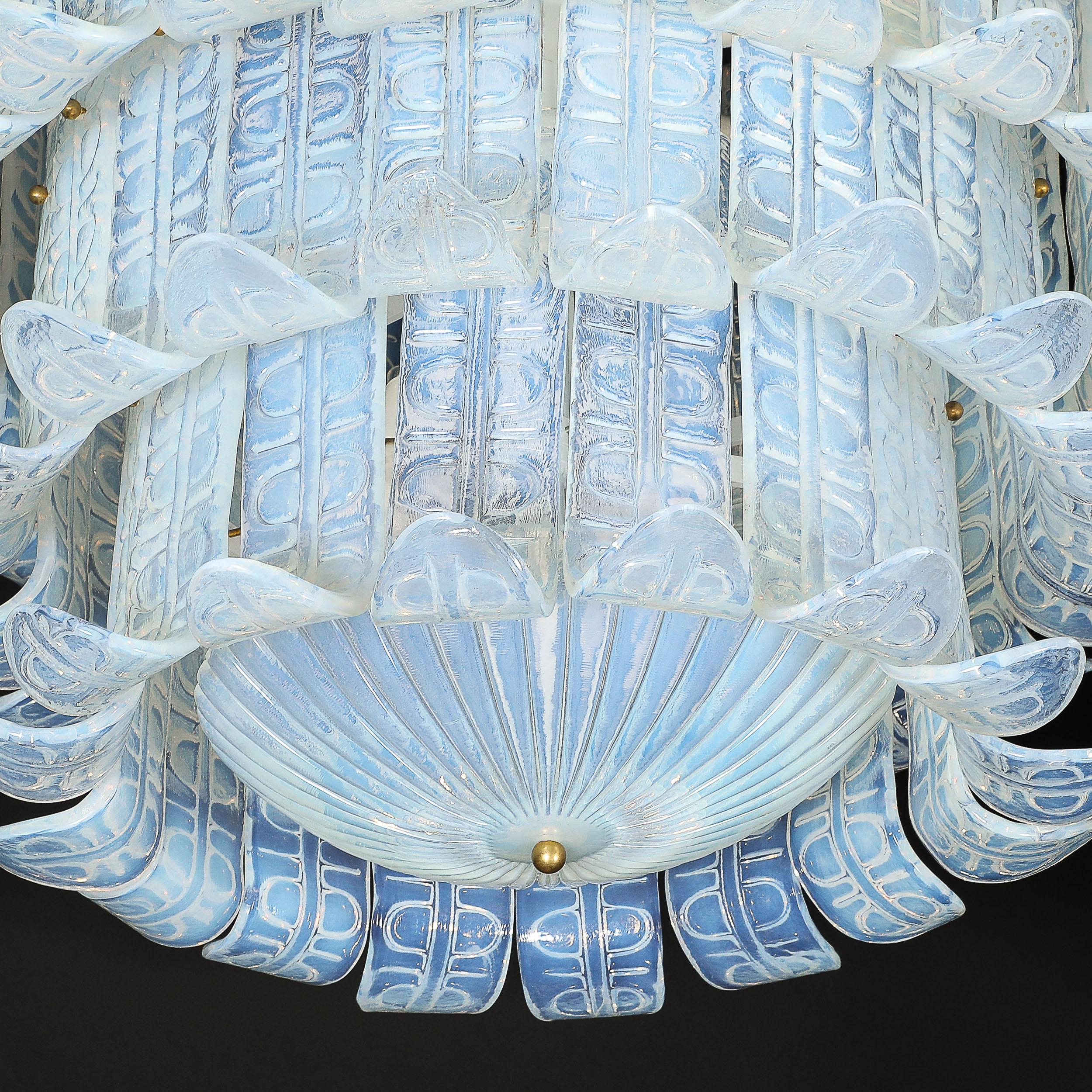 Lustre moderniste à 3 niveaux en verre texturé moulé opalescent de Murano soufflé à la main en vente 8