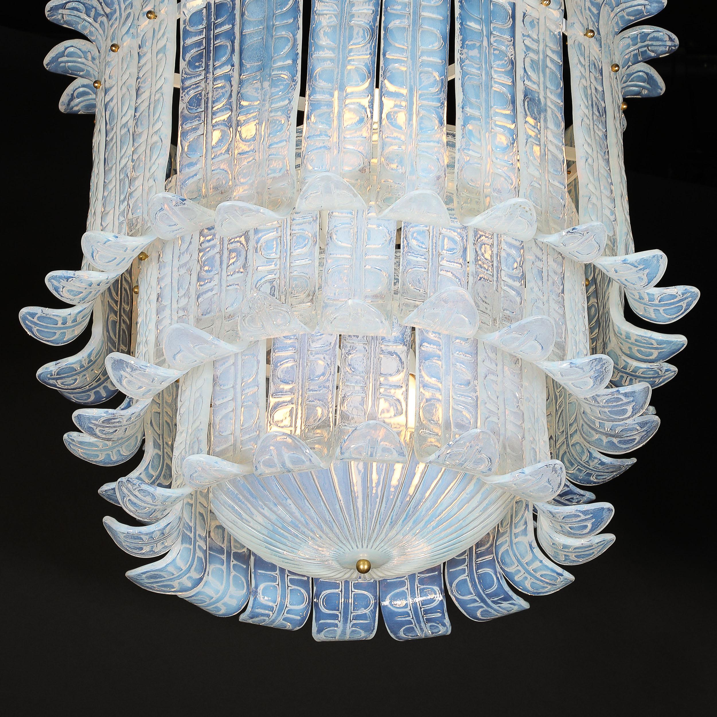 Moderne Lustre moderniste à 3 niveaux en verre texturé moulé opalescent de Murano soufflé à la main en vente