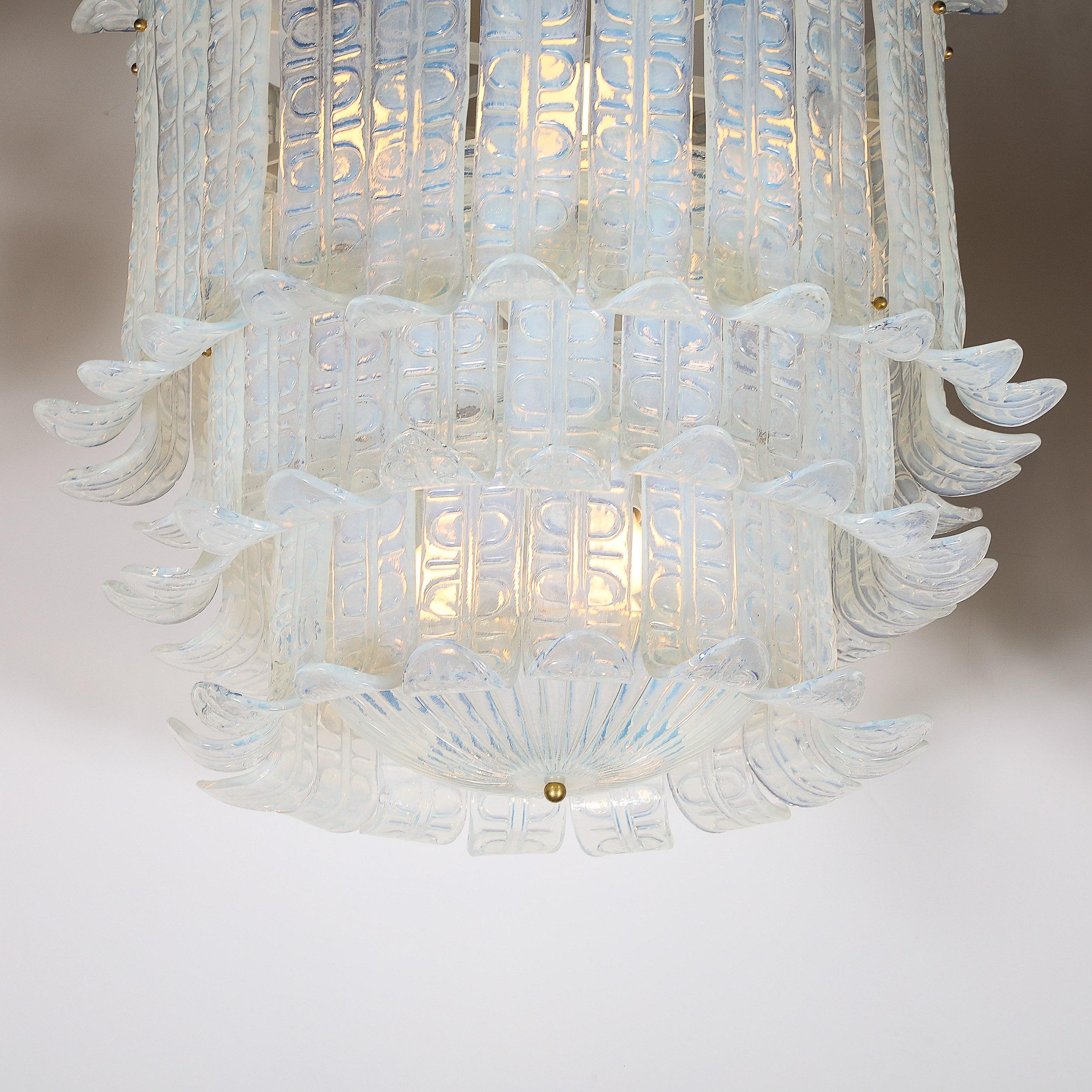 Lustre moderniste à 3 niveaux en verre texturé moulé opalescent de Murano soufflé à la main Neuf - En vente à New York, NY