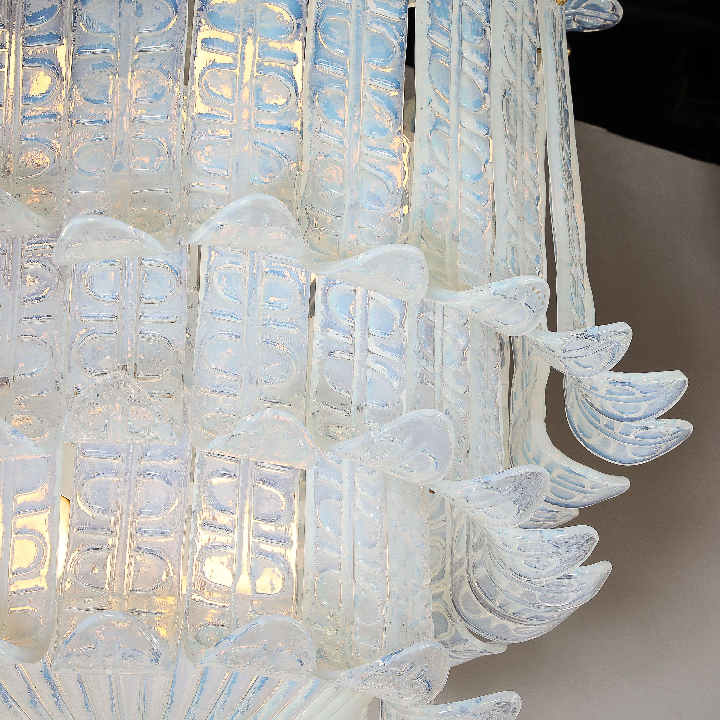 Lustre moderniste à 3 niveaux en verre texturé moulé opalescent de Murano soufflé à la main en vente 1