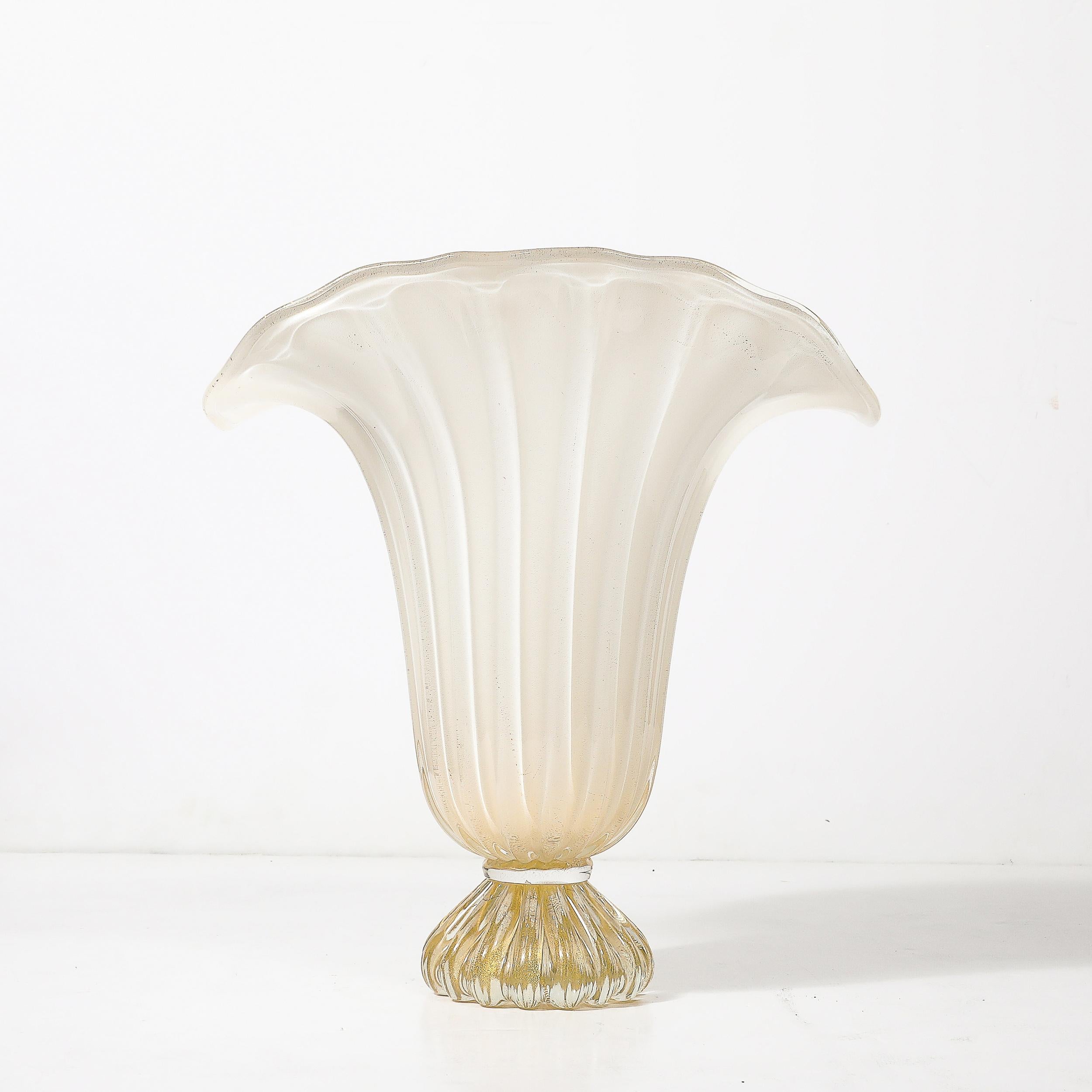Jarrón modernista de cristal nacarado de Murano soplado a mano con motas de oro de 24 quilates en venta 3