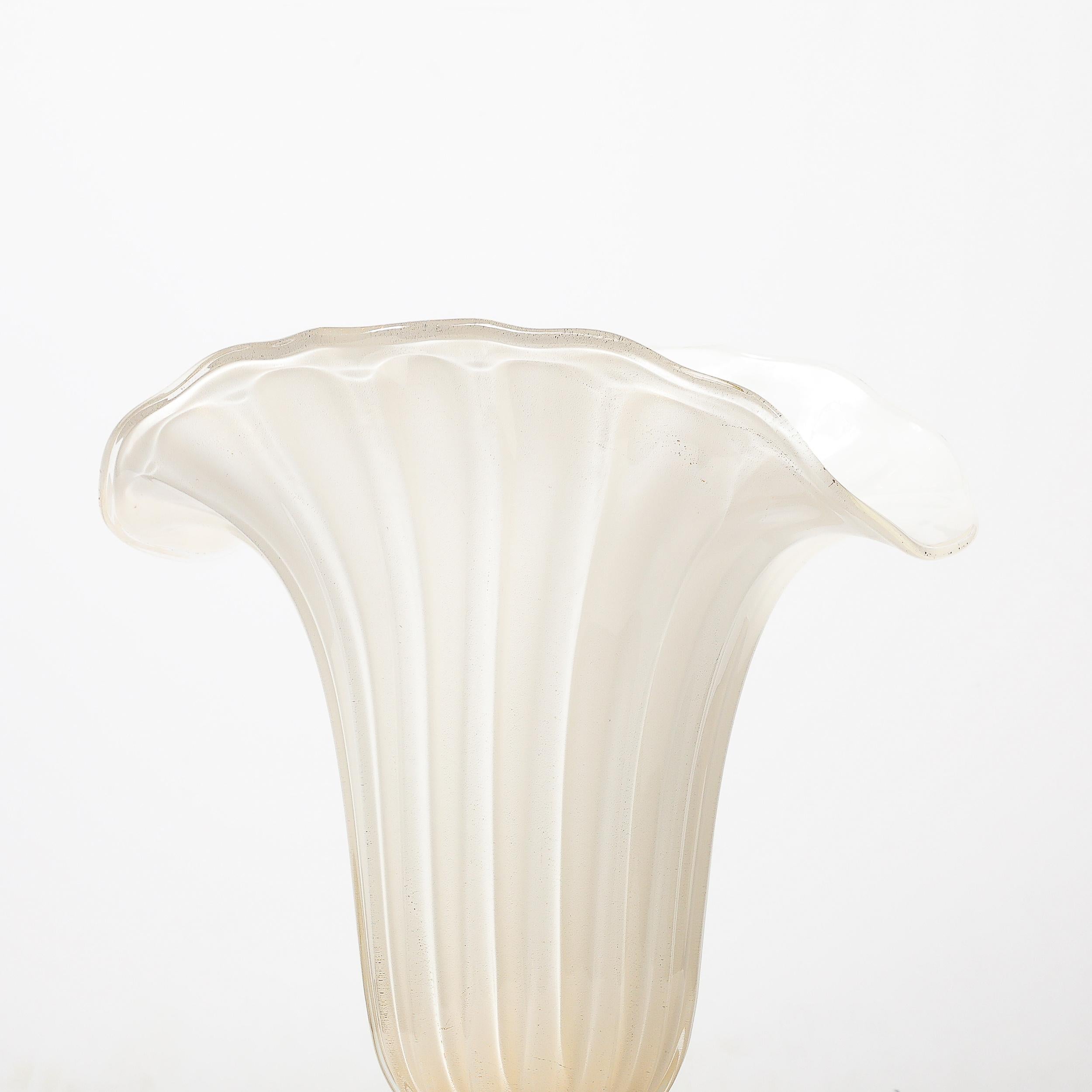 Jarrón modernista de cristal nacarado de Murano soplado a mano con motas de oro de 24 quilates en venta 8
