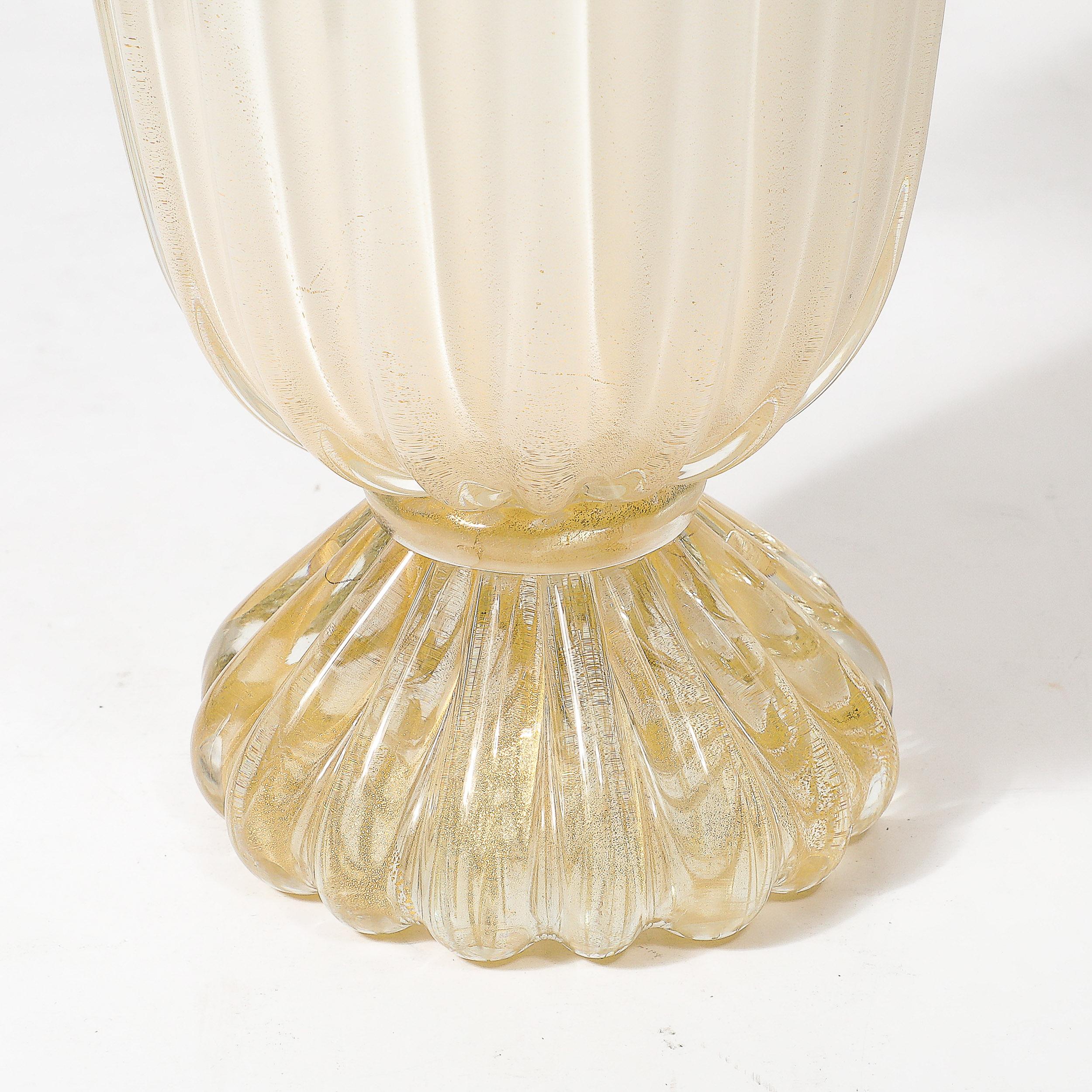 Jarrón modernista de cristal nacarado de Murano soplado a mano con motas de oro de 24 quilates en venta 9