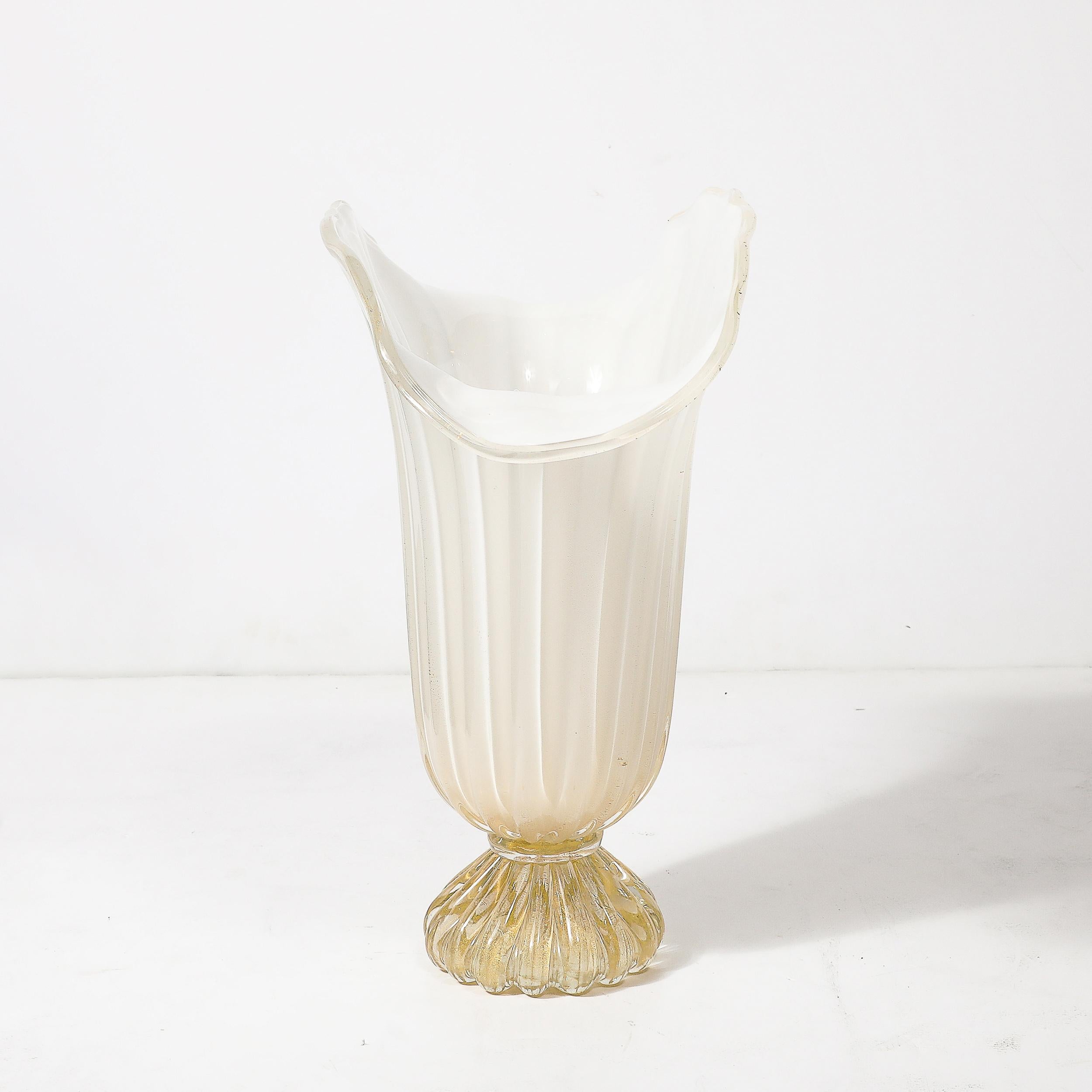 Jarrón modernista de cristal nacarado de Murano soplado a mano con motas de oro de 24 quilates en venta 1