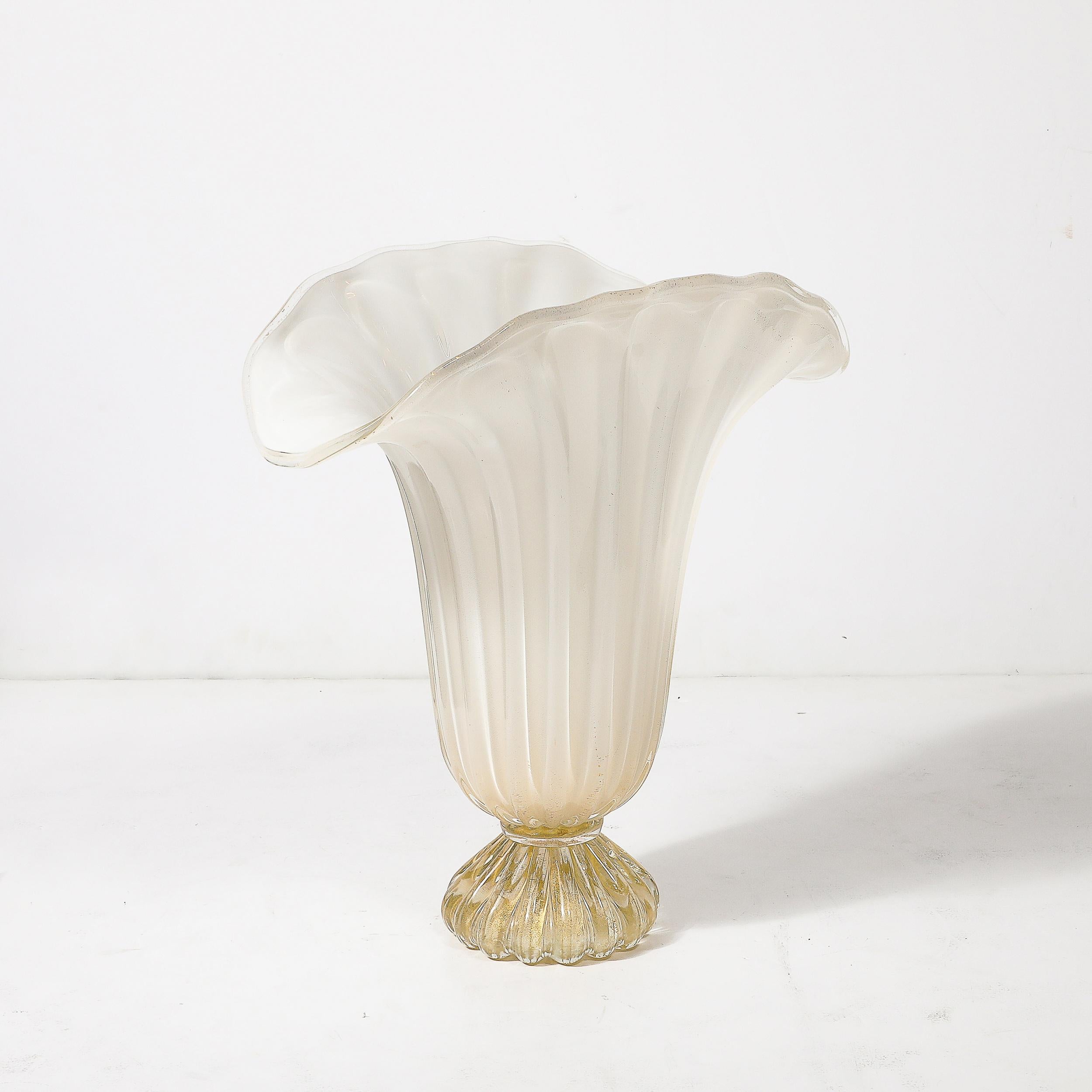 Jarrón modernista de cristal nacarado de Murano soplado a mano con motas de oro de 24 quilates en venta 2