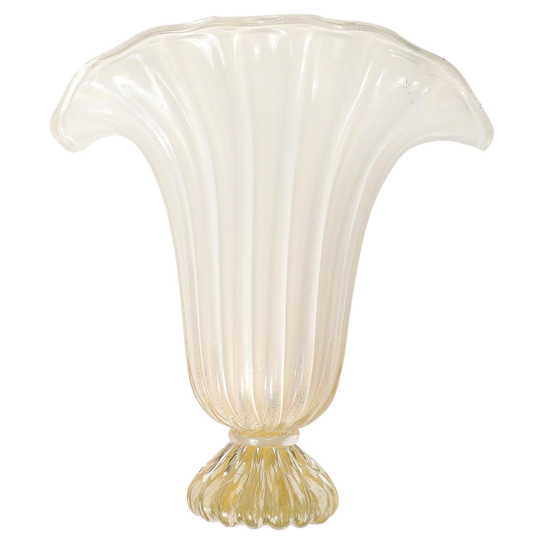 Jarrón modernista de cristal nacarado de Murano soplado a mano con motas de oro de 24 quilates en venta