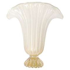 Jarrón modernista de cristal nacarado de Murano soplado a mano con motas de oro de 24 quilates