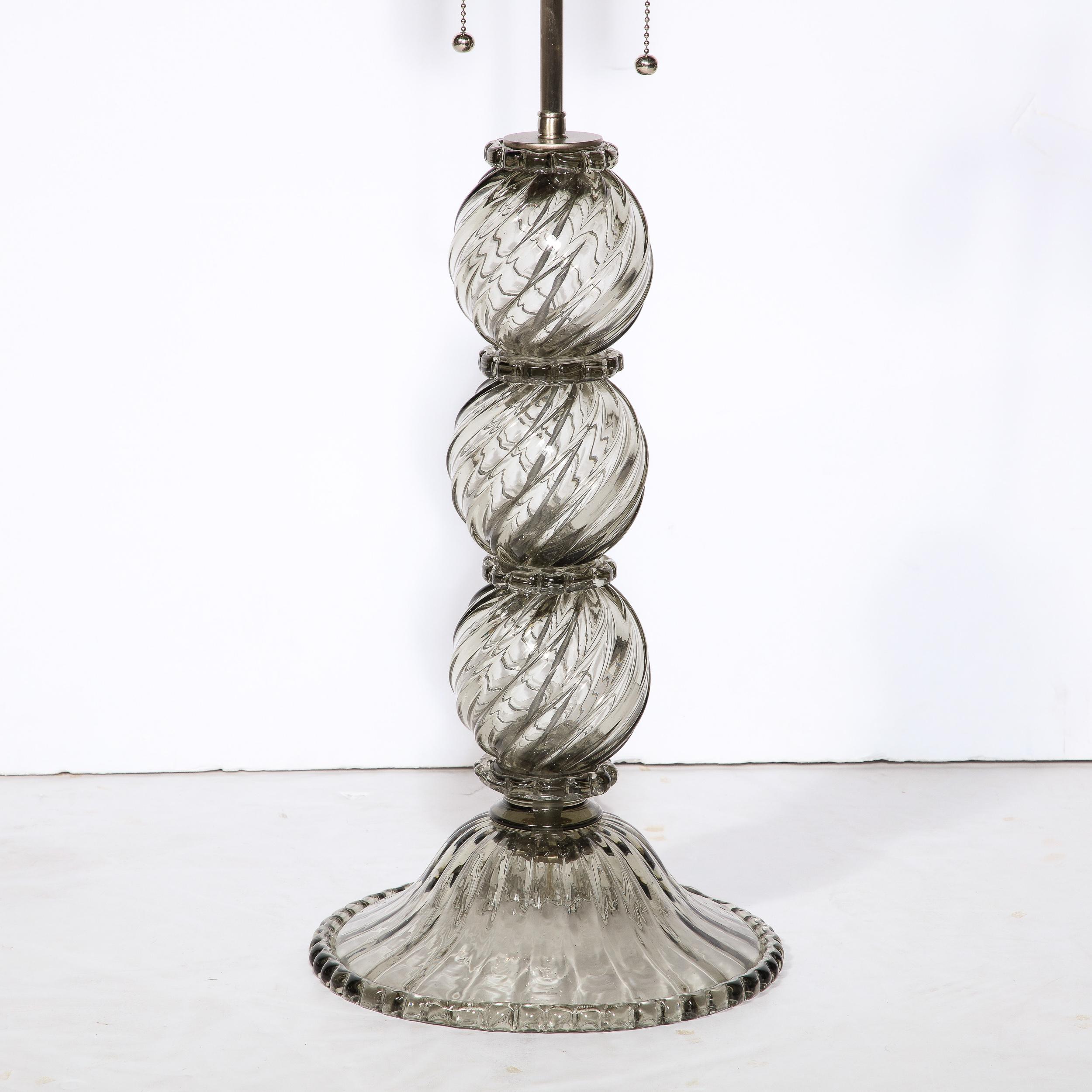 Modernistische mundgeblasene Murano-Rauchglas-Tischlampe aus Rauchglas mit Wellenschliff-Details (Muranoglas) im Angebot