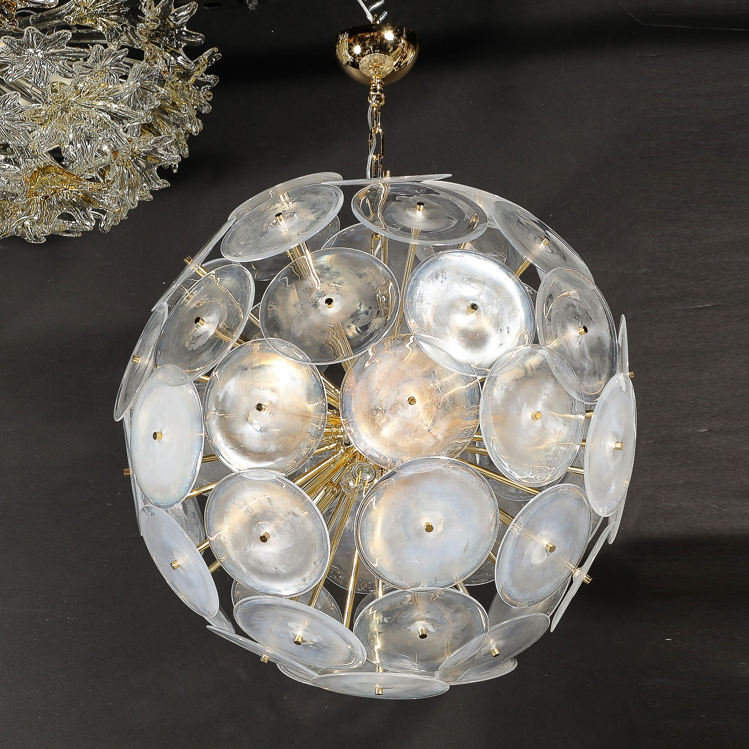Lustre moderniste en verre de Murano opalescent soufflé à la main avec raccords en laiton en vente 1