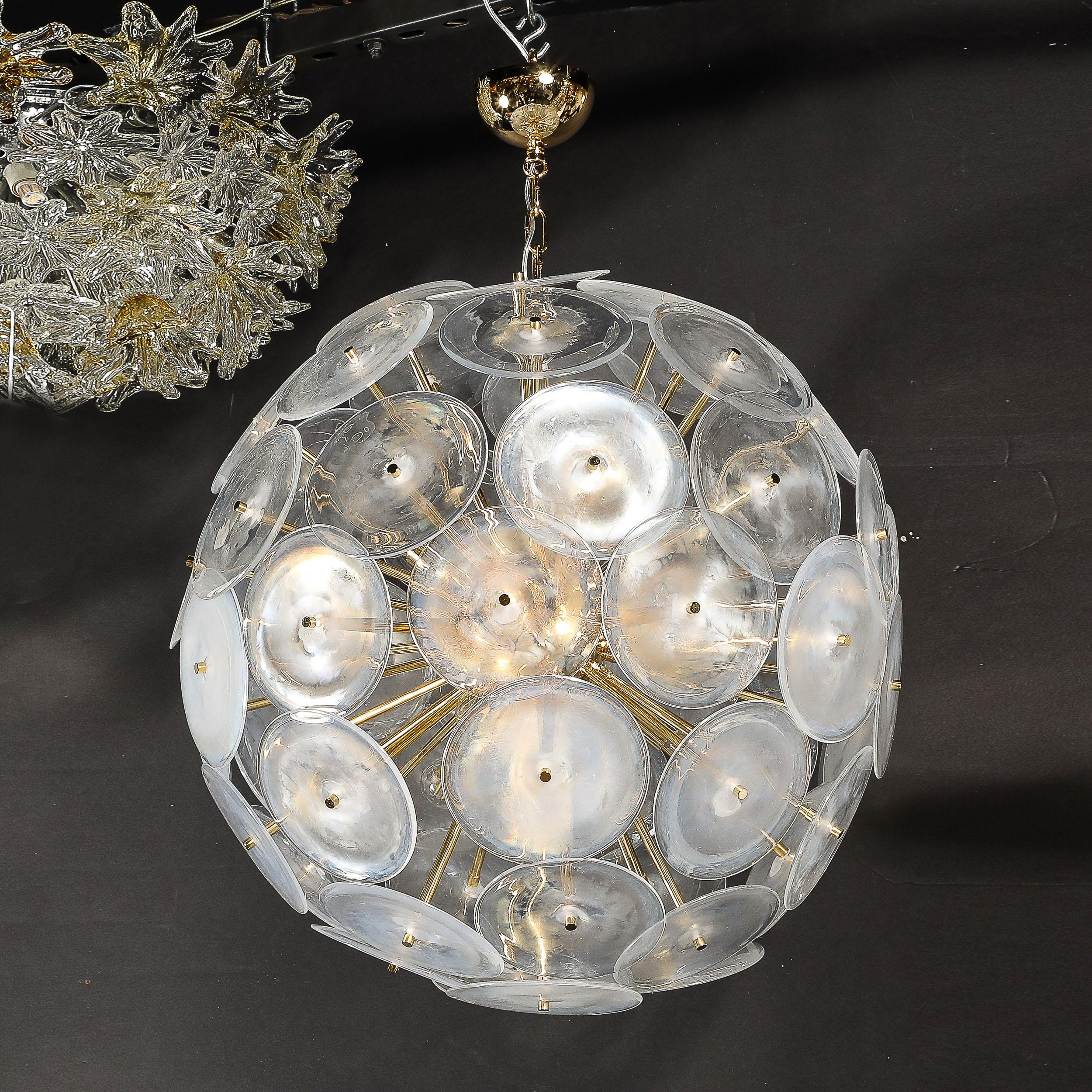 Lustre moderniste en verre de Murano opalescent soufflé à la main avec raccords en laiton en vente 2
