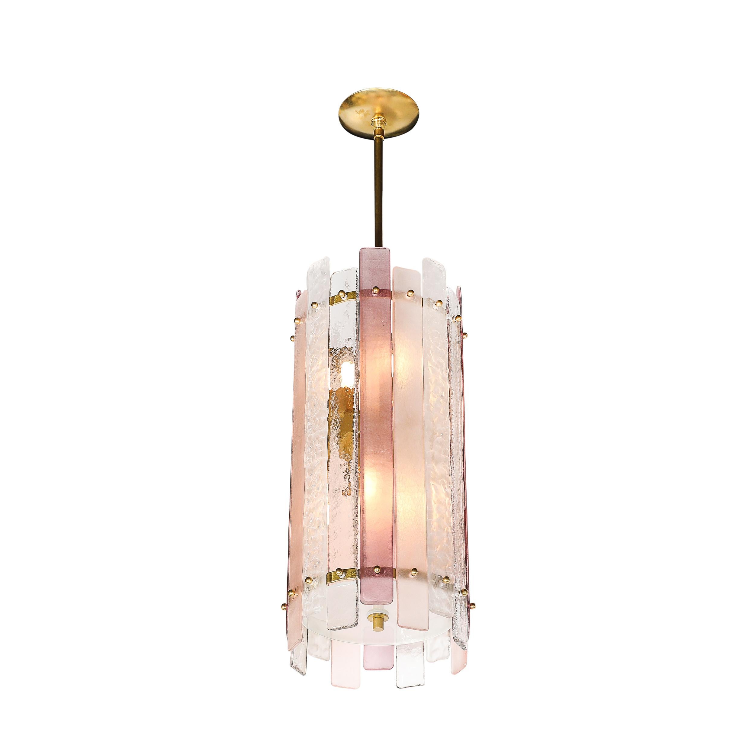Modernistischer mundgeblasener zylindrischer Kronleuchter aus rosa und klarem Murano-Glas (Moderne) im Angebot