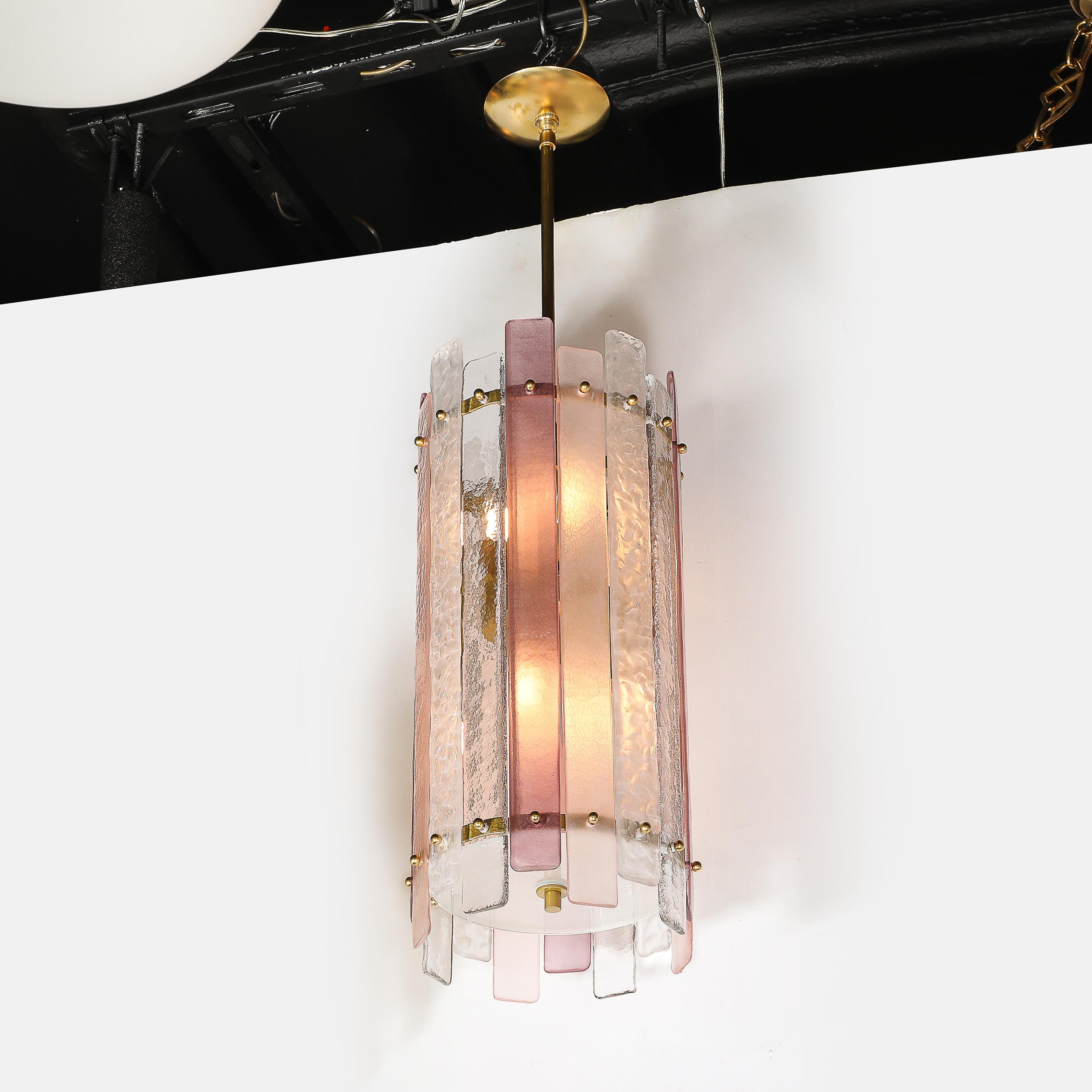 Modernistischer mundgeblasener zylindrischer Kronleuchter aus rosa und klarem Murano-Glas im Zustand „Hervorragend“ im Angebot in New York, NY