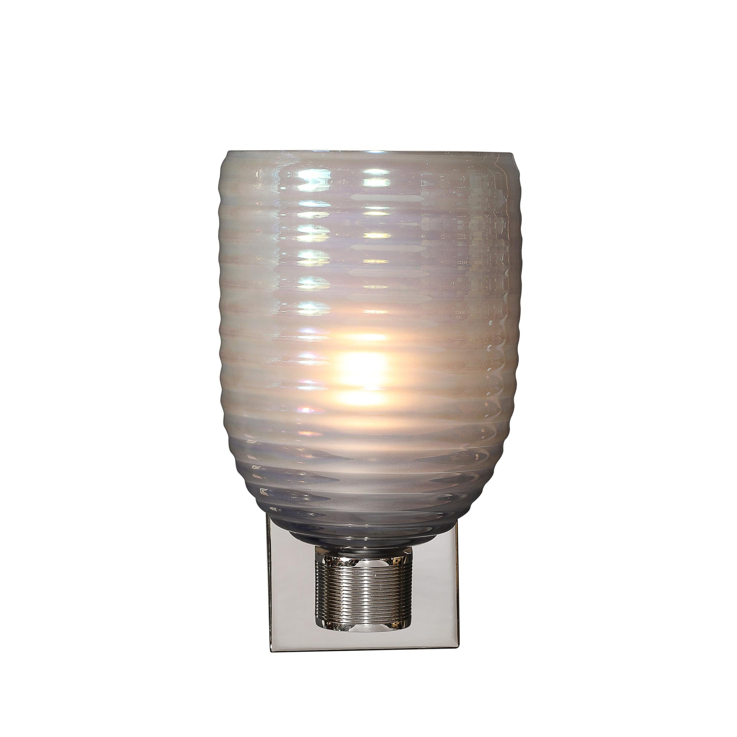 Moderno Applique moderniste in vetro di Murano soffiato a mano con alveare fumé e montate in nichel in vendita