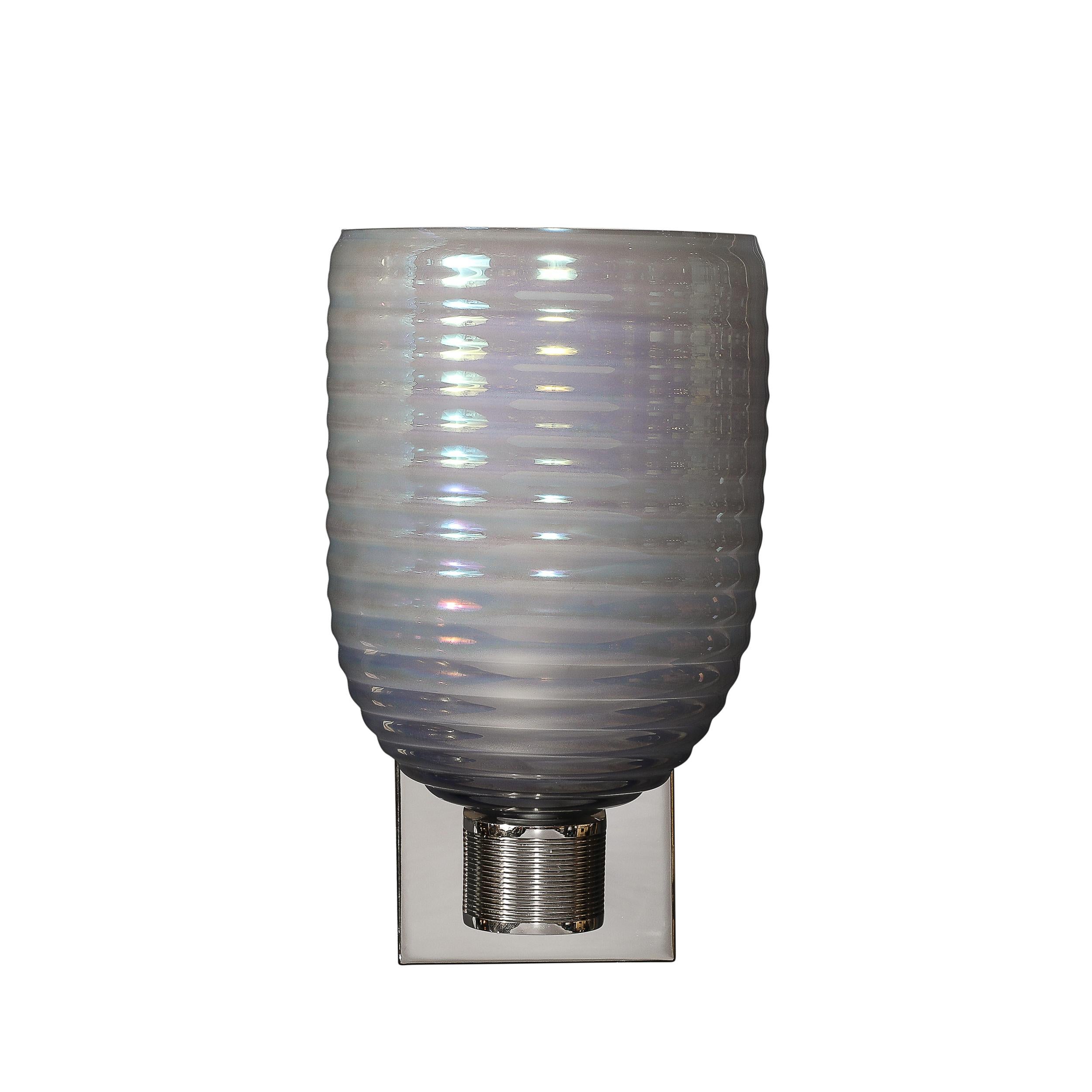 Italiano Applique moderniste in vetro di Murano soffiato a mano con alveare fumé e montate in nichel in vendita