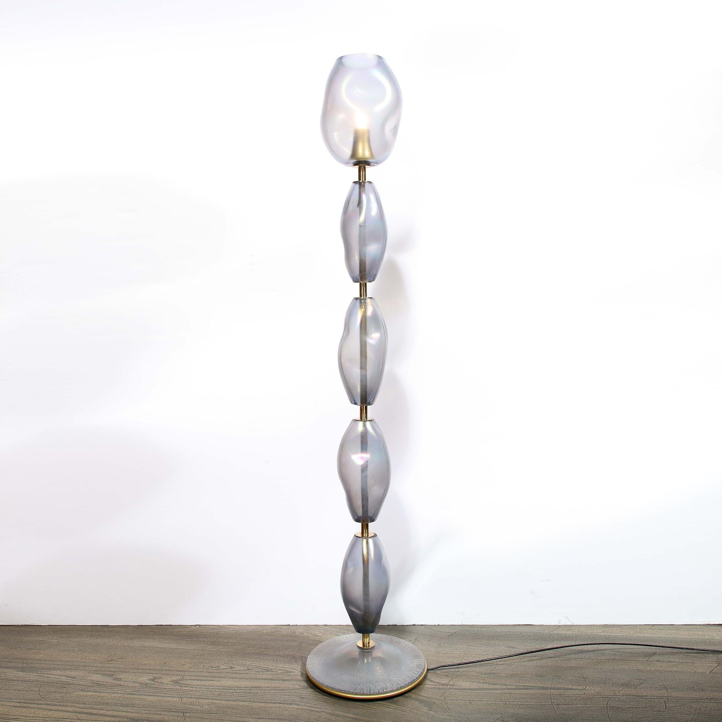 Torchère moderniste soufflée à la main en verre de Murano cobalt fumé et laiton en vente 3