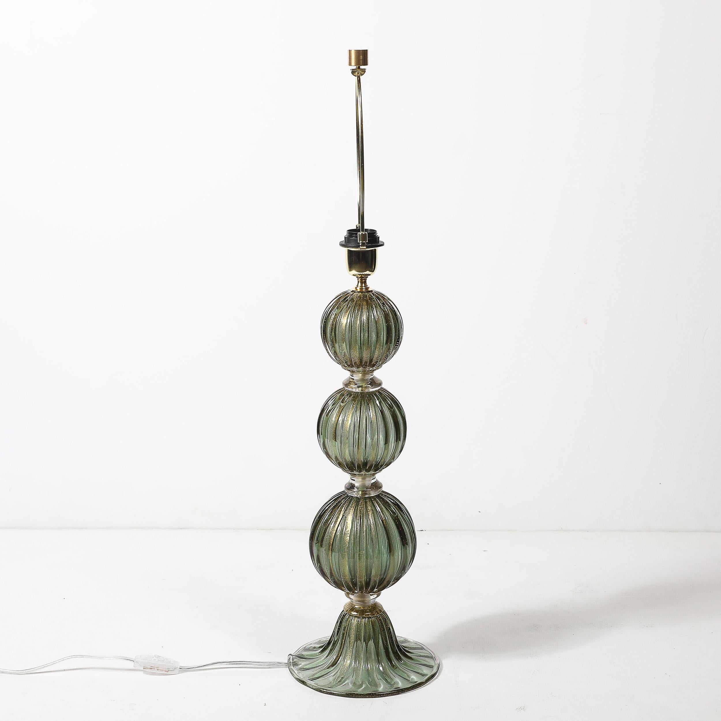 Modernist mundgeblasen geräuchert Smaragd Murano Glas geriffelt gestapelt Ball Tischlampen im Angebot 5