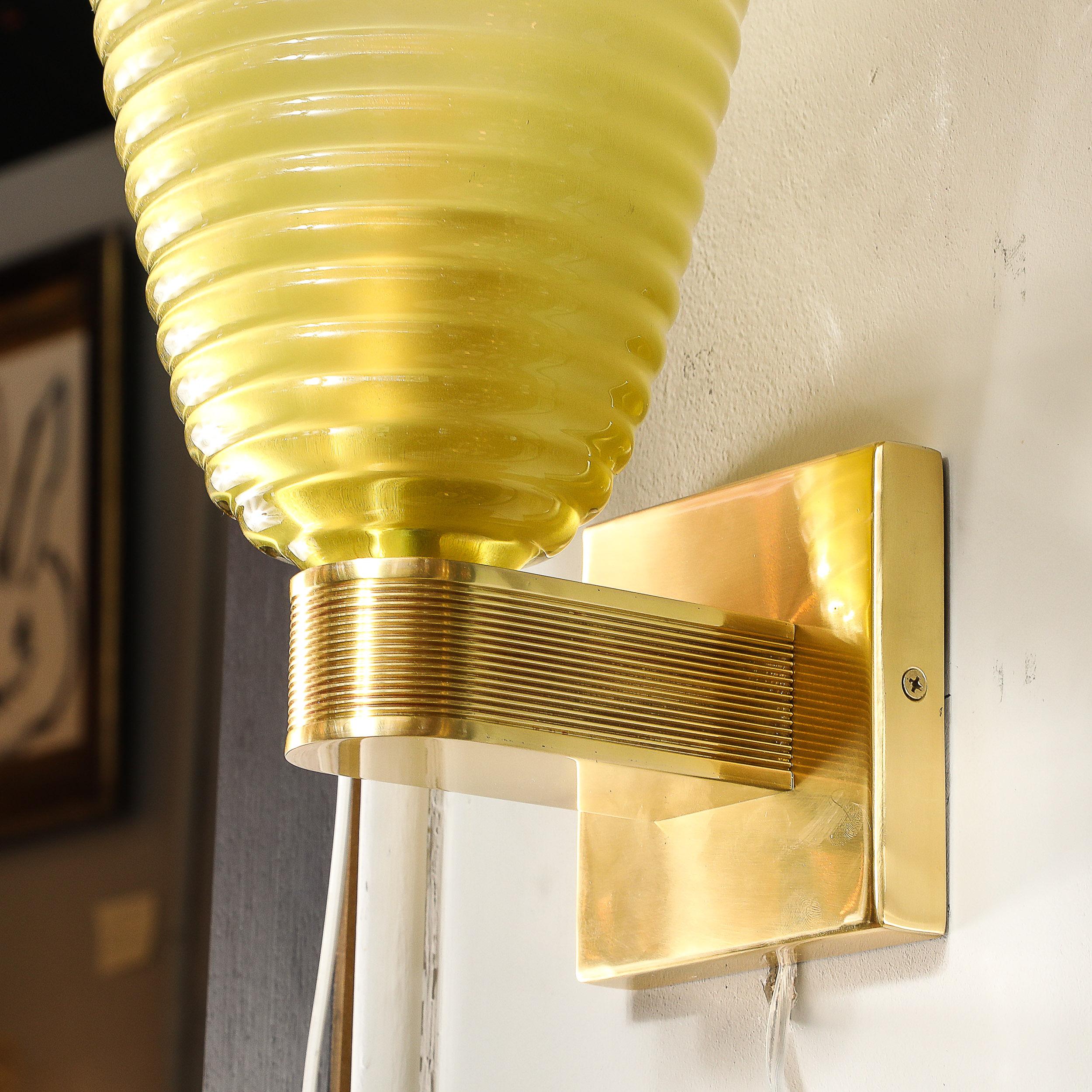 Appliques modernistes en verre de Murano et laiton soufflé à la main en forme de hive de péridot fumé en vente 6