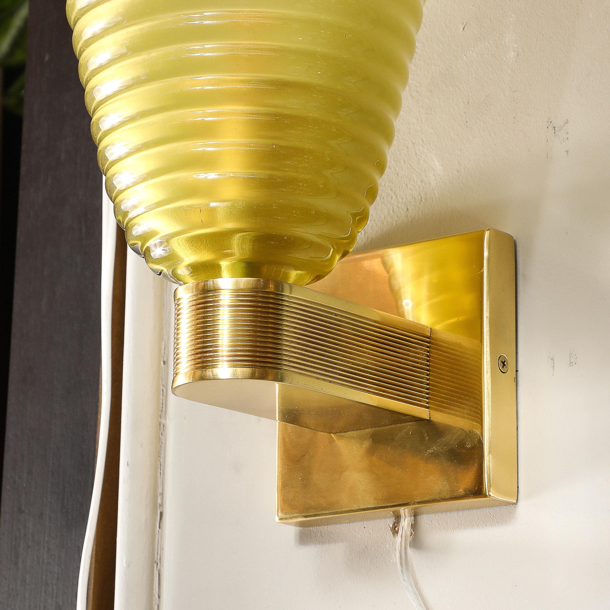 Appliques modernistes en verre de Murano et laiton soufflé à la main en forme de hive de péridot fumé en vente 7