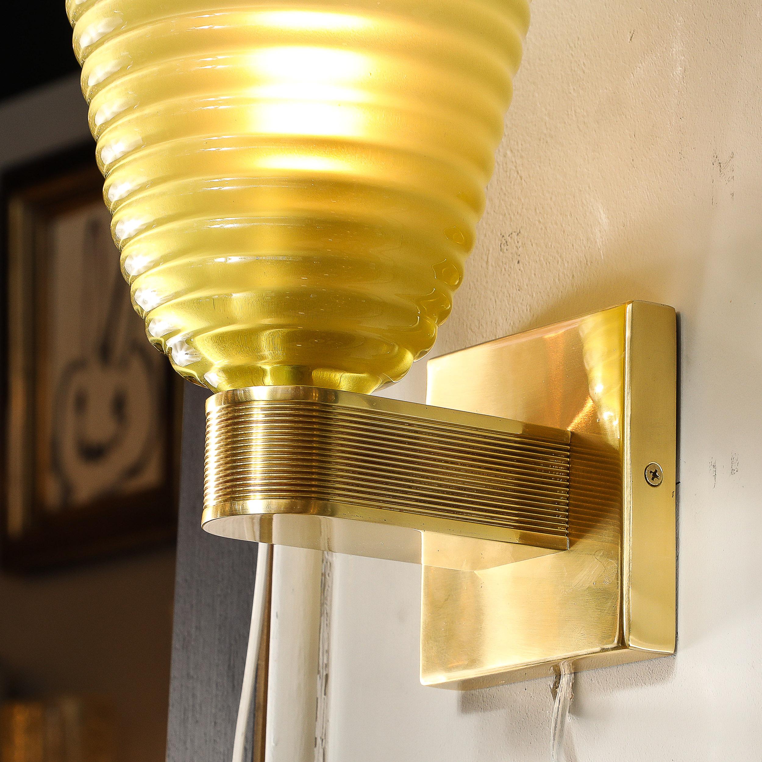 Appliques modernistes en verre de Murano et laiton soufflé à la main en forme de hive de péridot fumé en vente 2