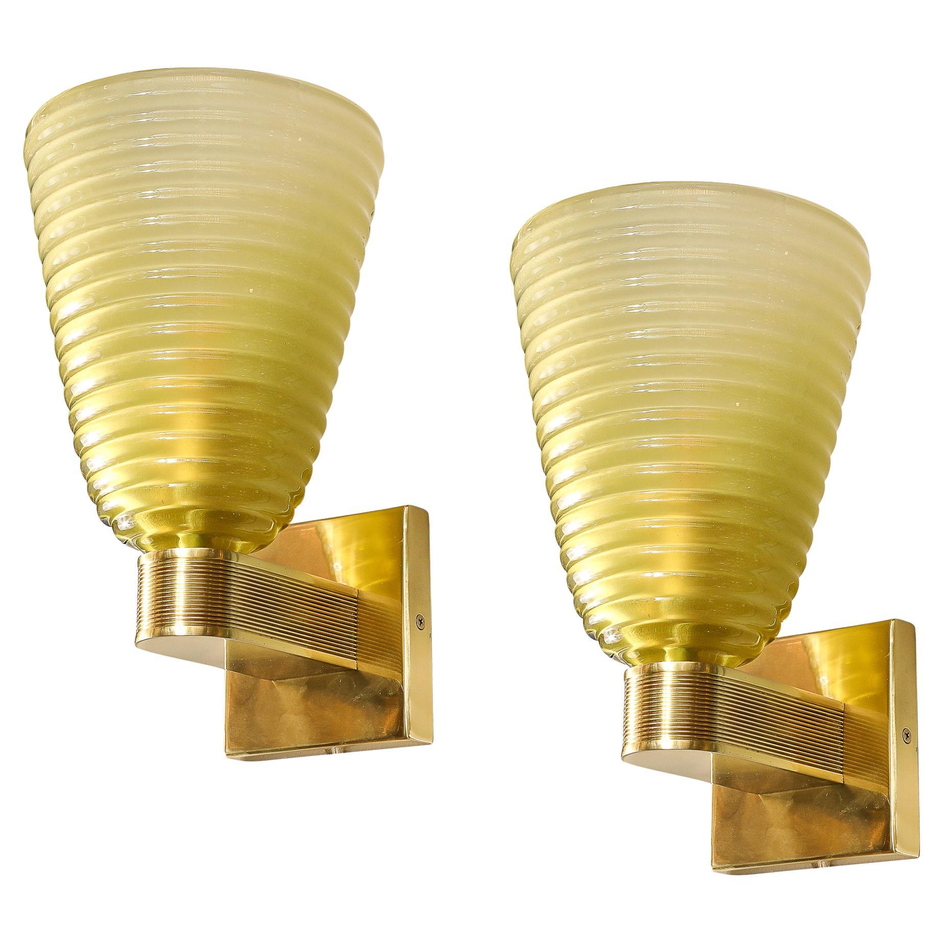 Applique moderniste in vetro di Murano e ottone soffiato a mano a forma di alveare con peridoto fumé