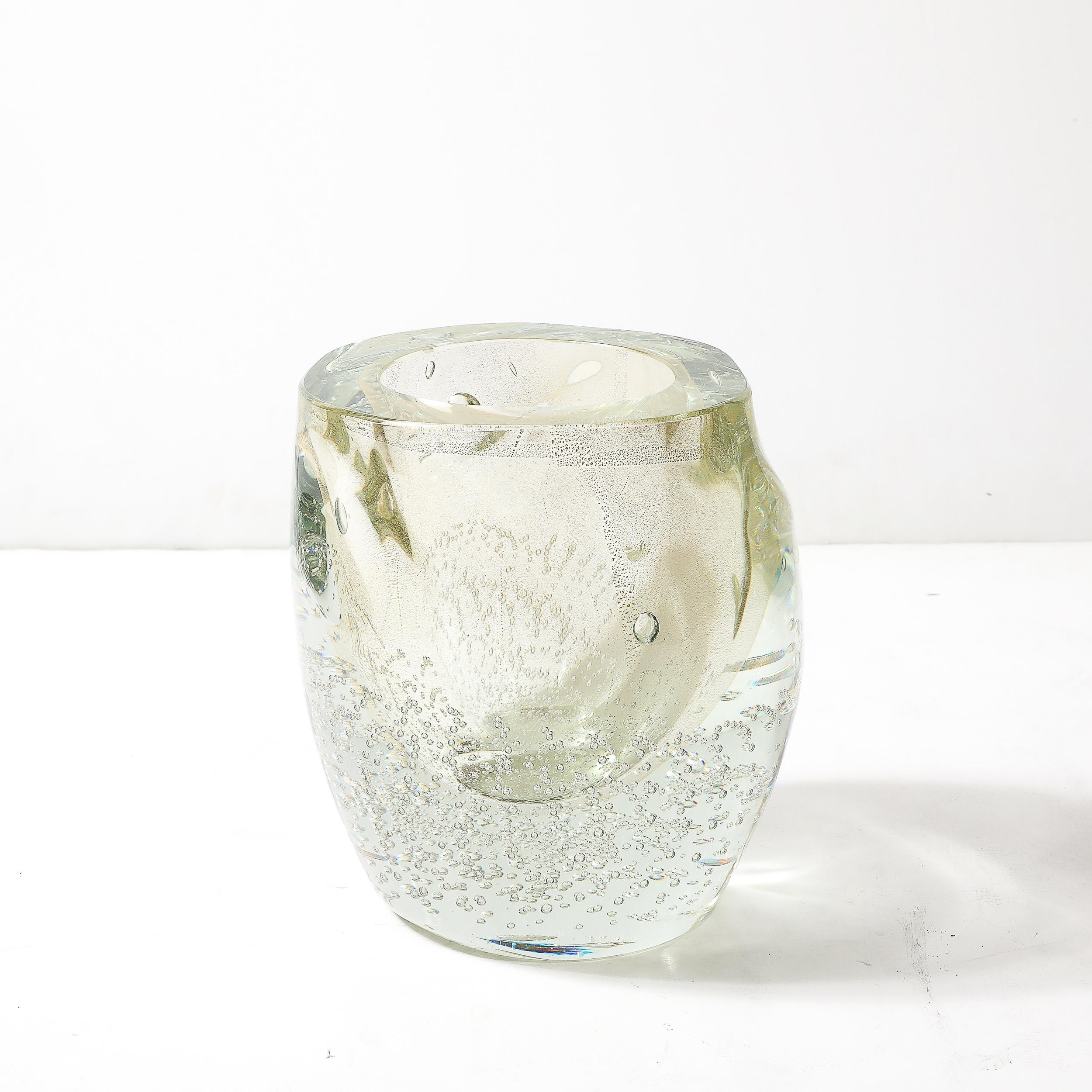 Jarrón modernista de cristal de Murano soplado a mano con motivos en espiral y motas de oro de 24 quilates en Nuevo estado para la venta en New York, NY