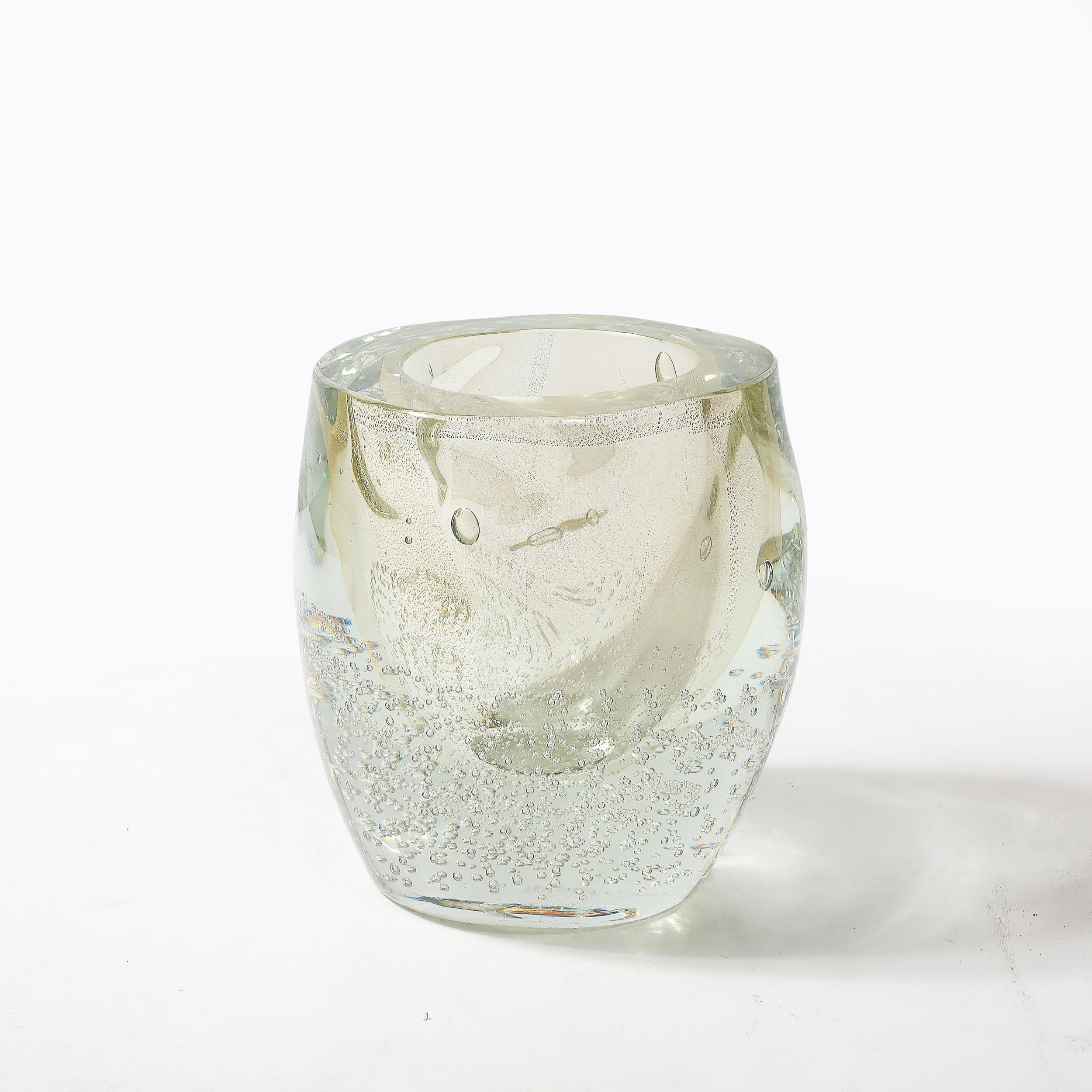 Jarrón modernista de cristal de Murano soplado a mano con motivos en espiral y motas de oro de 24 quilates Siglo XXI y contemporáneo en venta