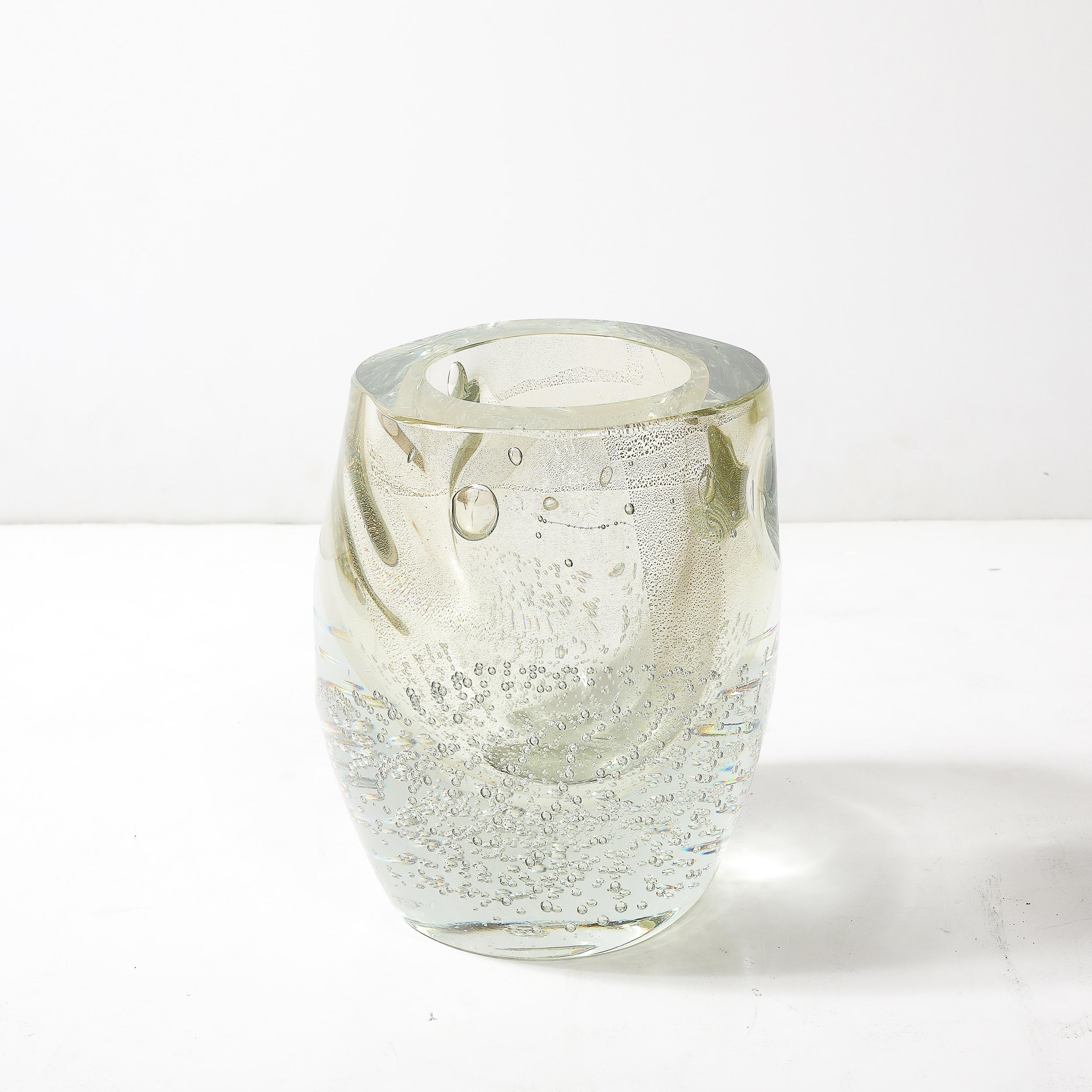 Jarrón modernista de cristal de Murano soplado a mano con motivos en espiral y motas de oro de 24 quilates Oro en venta