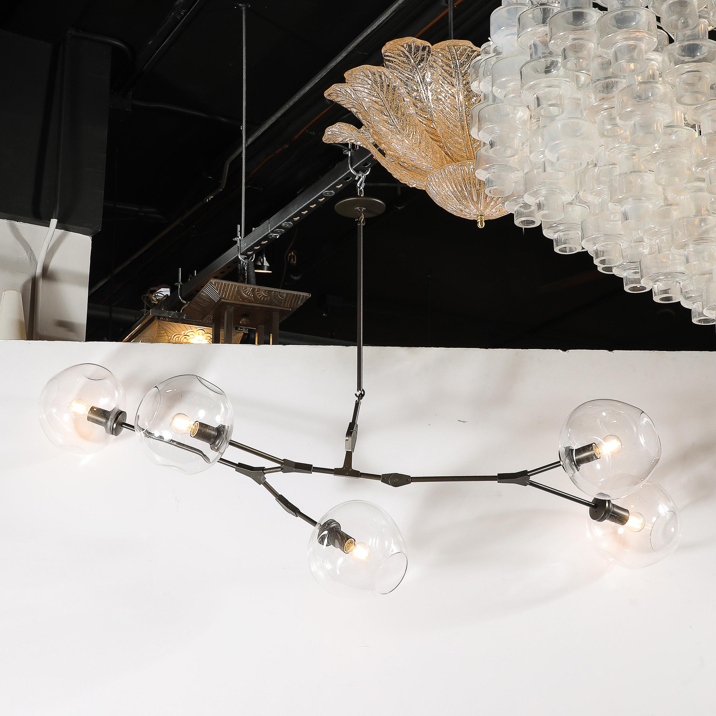 XXI secolo e contemporaneo Lampadario modernista a cinque globi in vetro trasparente soffiato a mano di Lindsey Adelman in vendita