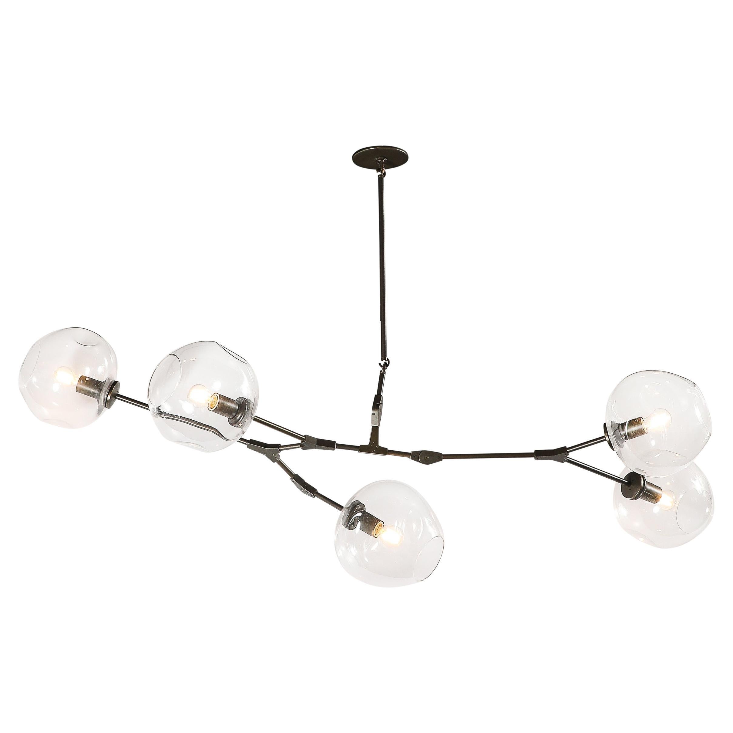 Lampadario modernista a cinque globi in vetro trasparente soffiato a mano di Lindsey Adelman in vendita
