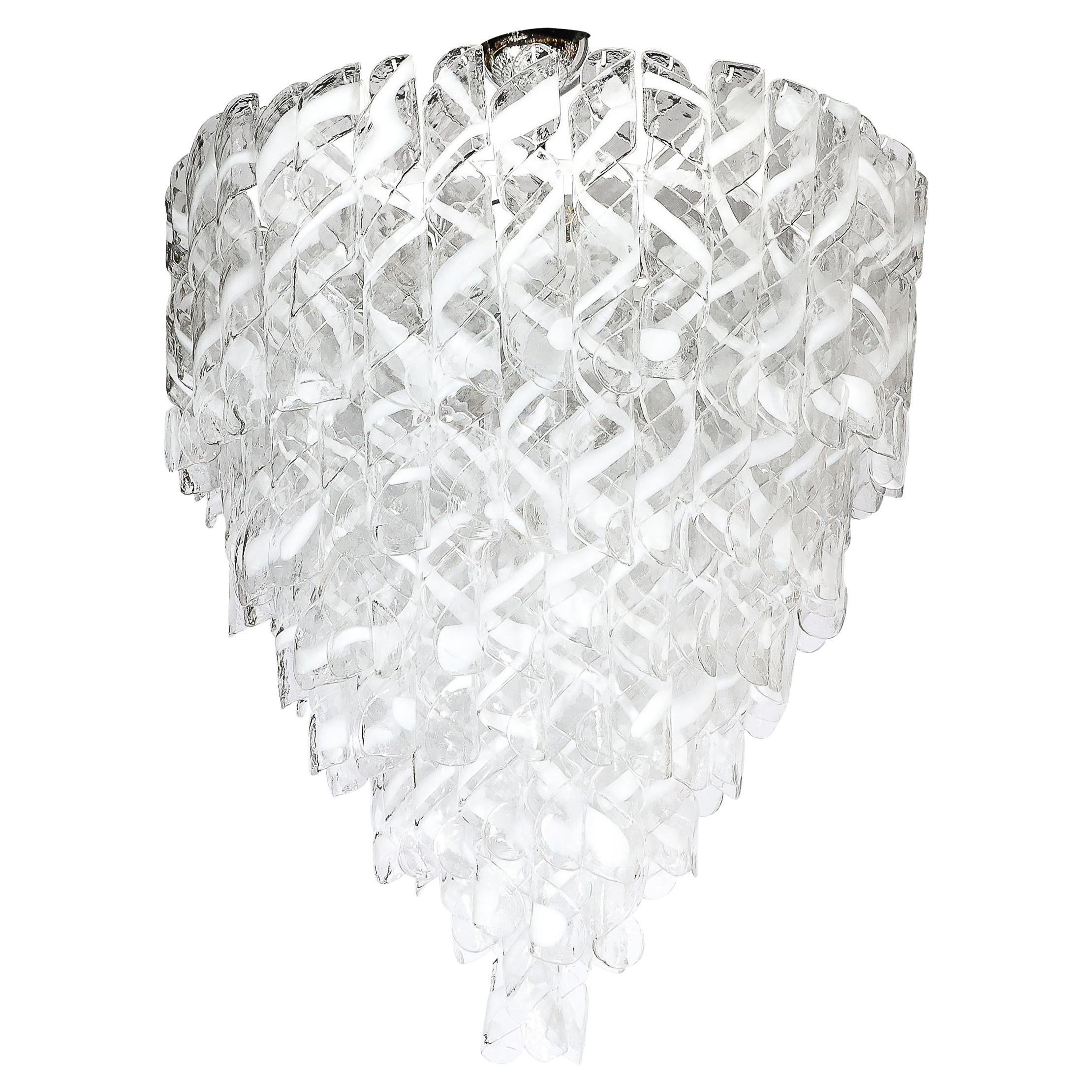 Lustre moderniste Torciglioni en verre de Murano blanc et translucide soufflé à la main