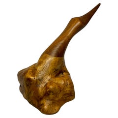 Scultura modernista di anatra intagliata a mano in legno di boro e noce, firmata dall'artista