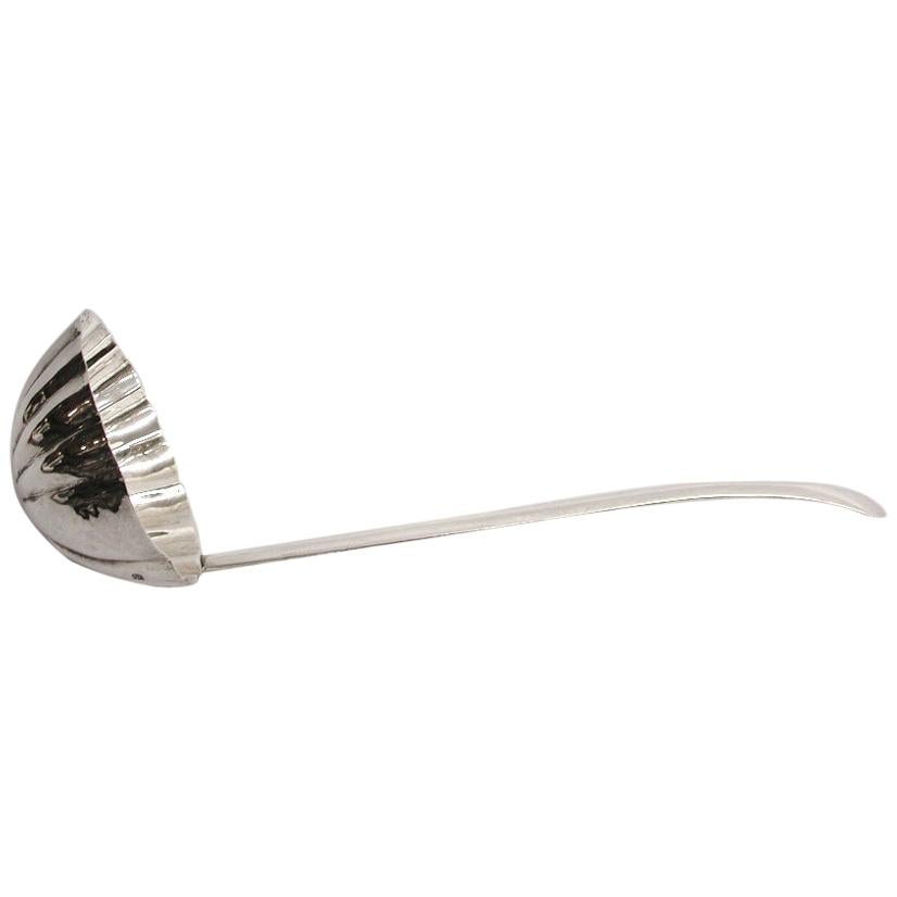 Modernist Hand Hammered Arts & Crafts Silber Schöpfkelle Millennium Punze Datum 2000 im Angebot