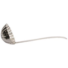 Mestolo d'argento Modernista martellato a mano Arts & Crafts Millennium Hallmark Data 2000