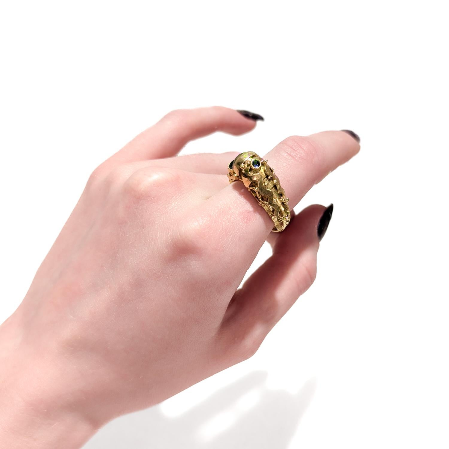 Bague moderniste en or 18K et serti de pierres précieuses Cicada / Insecte figuratif, faite à la main en vente 9