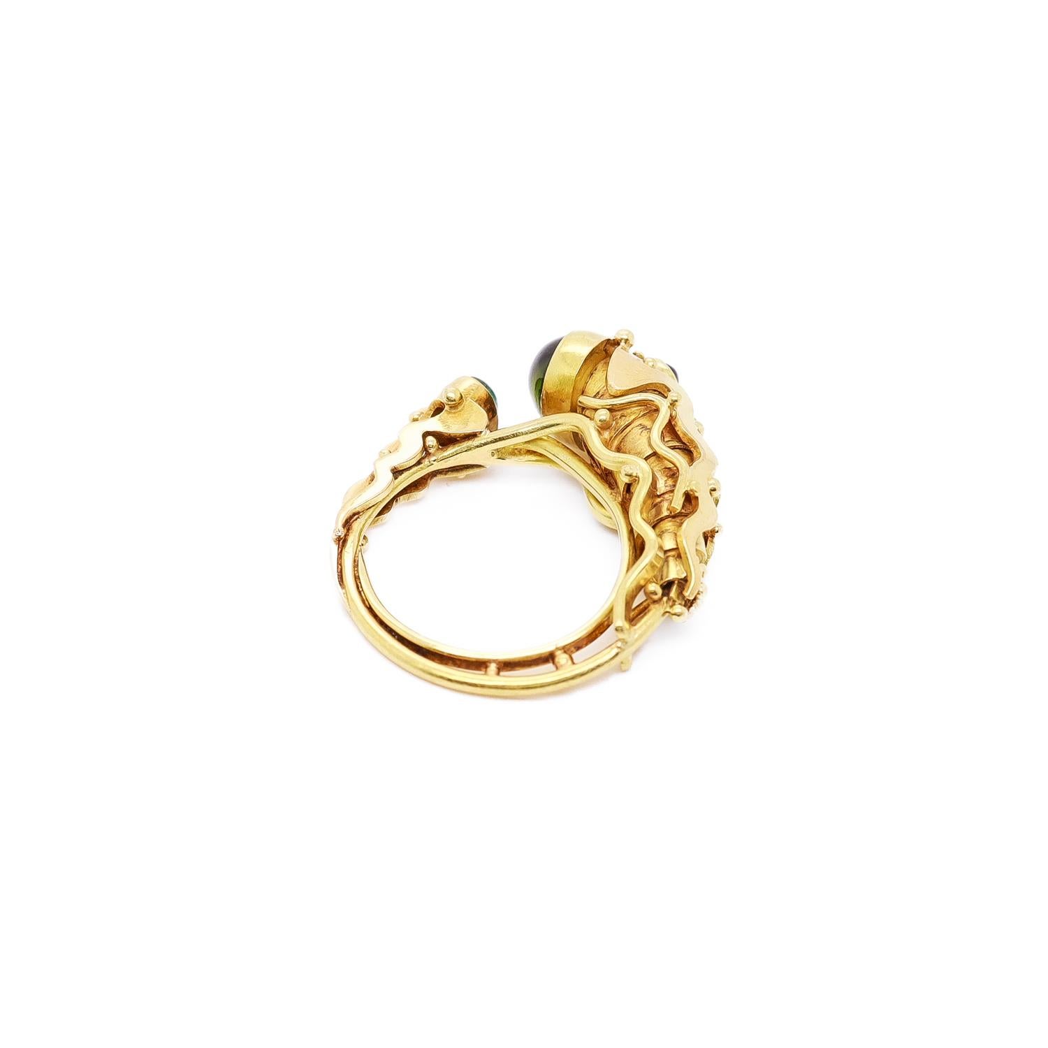Bague moderniste en or 18K et serti de pierres précieuses Cicada / Insecte figuratif, faite à la main en vente 1