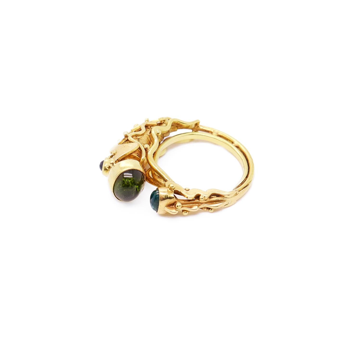 Bague moderniste en or 18K et serti de pierres précieuses Cicada / Insecte figuratif, faite à la main en vente 2