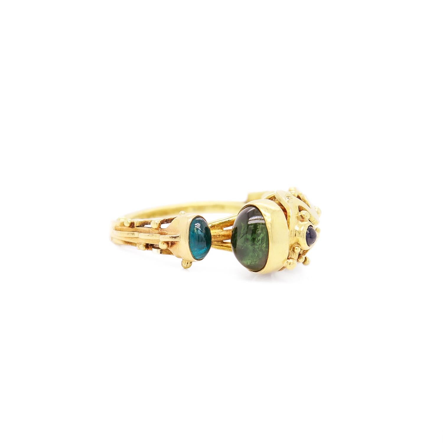 Bague moderniste en or 18K et serti de pierres précieuses Cicada / Insecte figuratif, faite à la main en vente 3