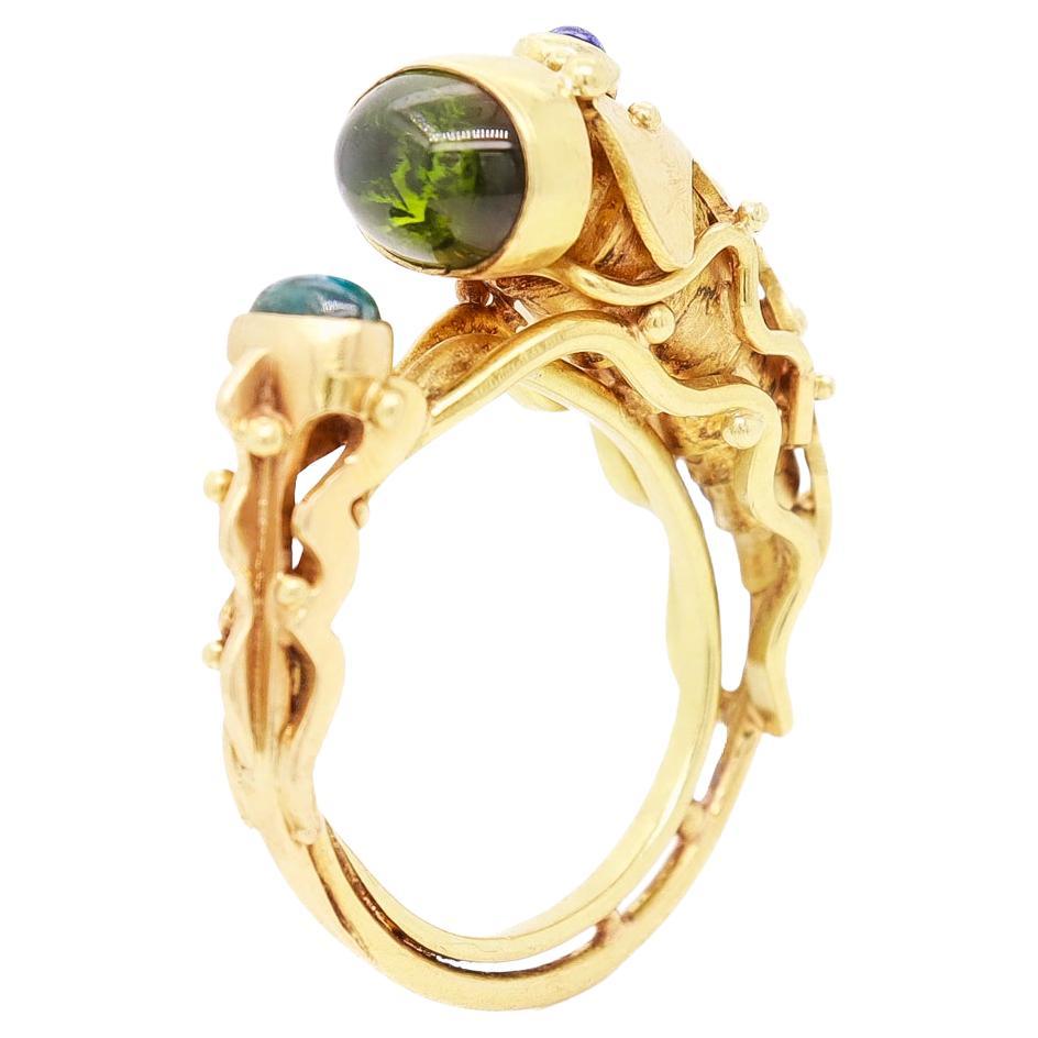 Bague moderniste en or 18K et serti de pierres précieuses Cicada / Insecte figuratif, faite à la main en vente