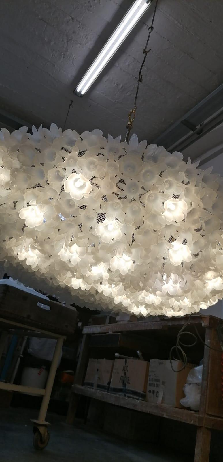 Lustre moderne en forme de rose noire soufflée à la main à Murano en vente 3