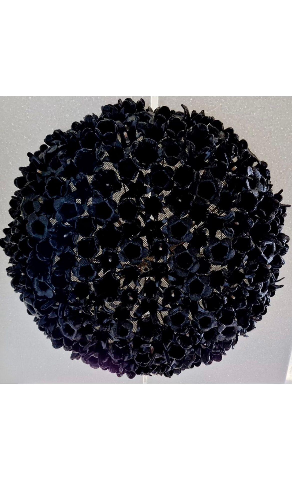 Moderne Lustre moderne en forme de rose noire soufflée à la main à Murano en vente