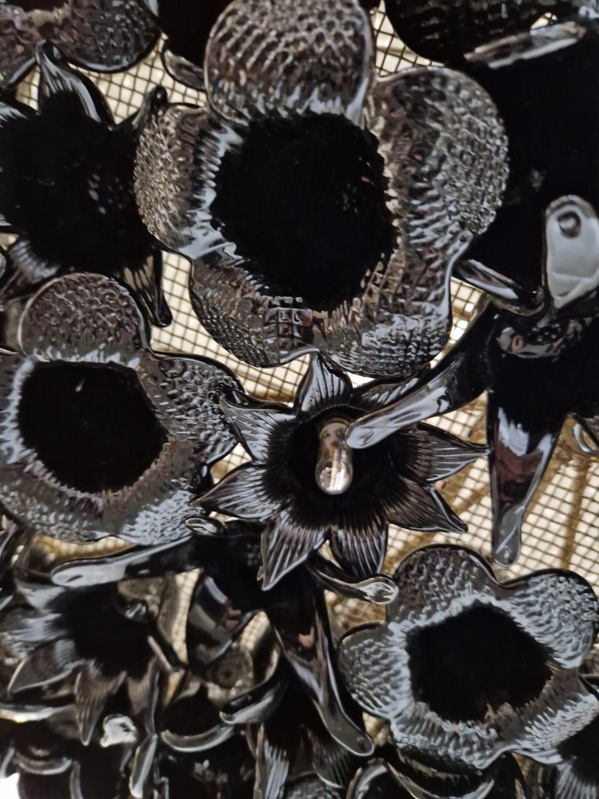 italien Lustre moderne en forme de rose noire soufflée à la main à Murano en vente