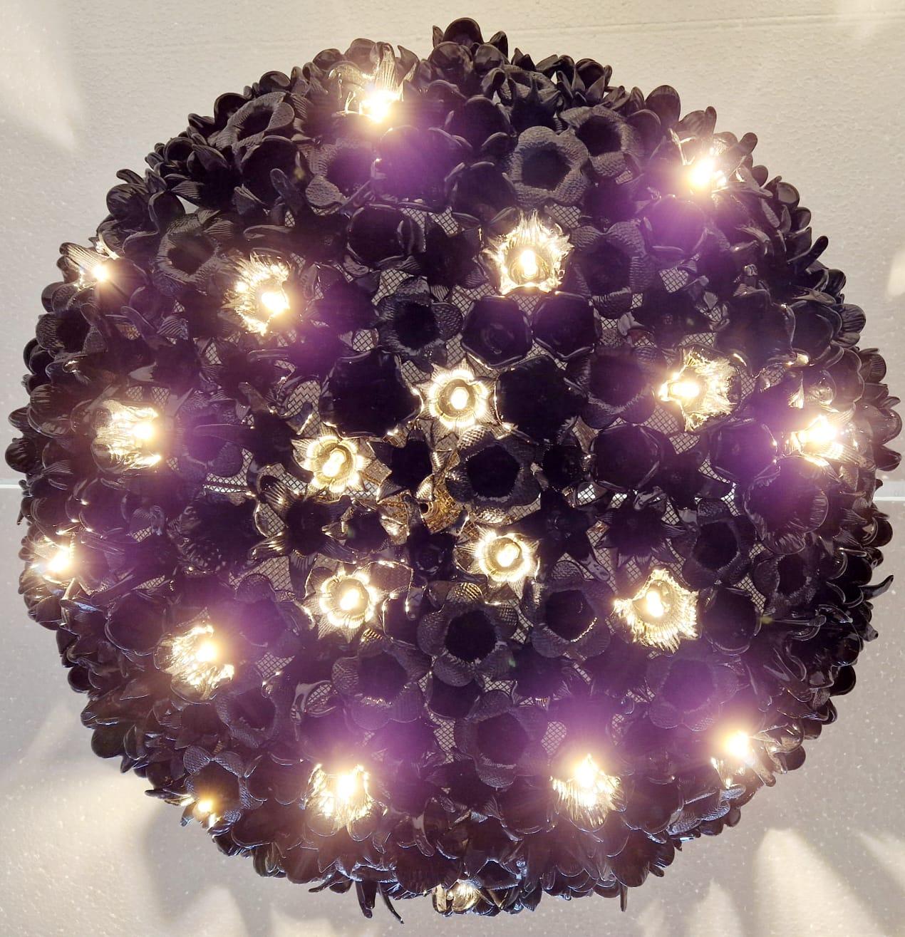 Fait main Lustre moderne en forme de rose noire soufflée à la main à Murano en vente