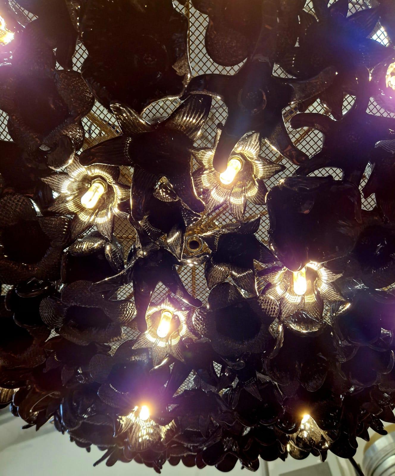 Métal Lustre moderne en forme de rose noire soufflée à la main à Murano en vente